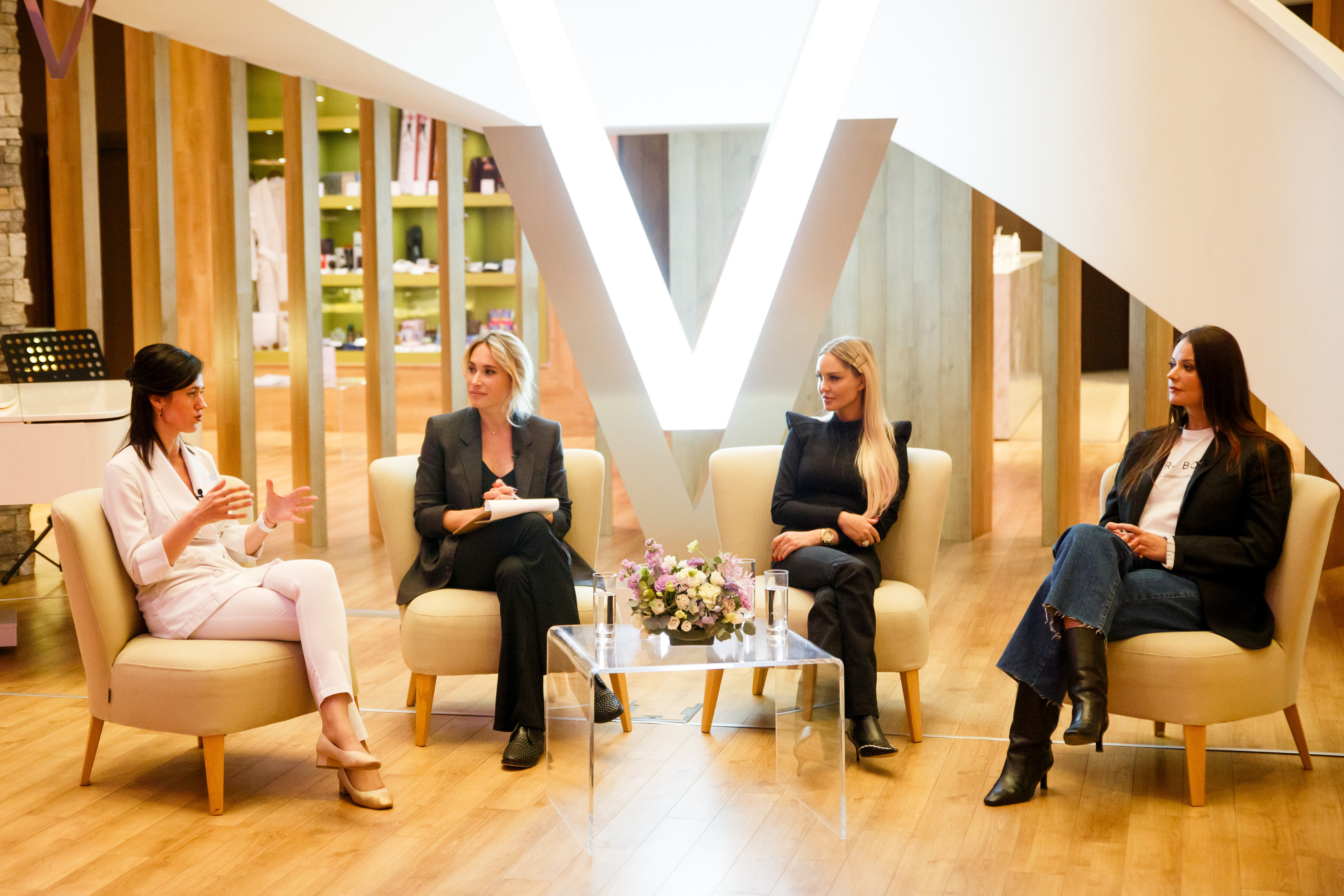 Verba Mayr Диалог на тему «Женщины в поисках баланса». Фотограф Иван Недорез