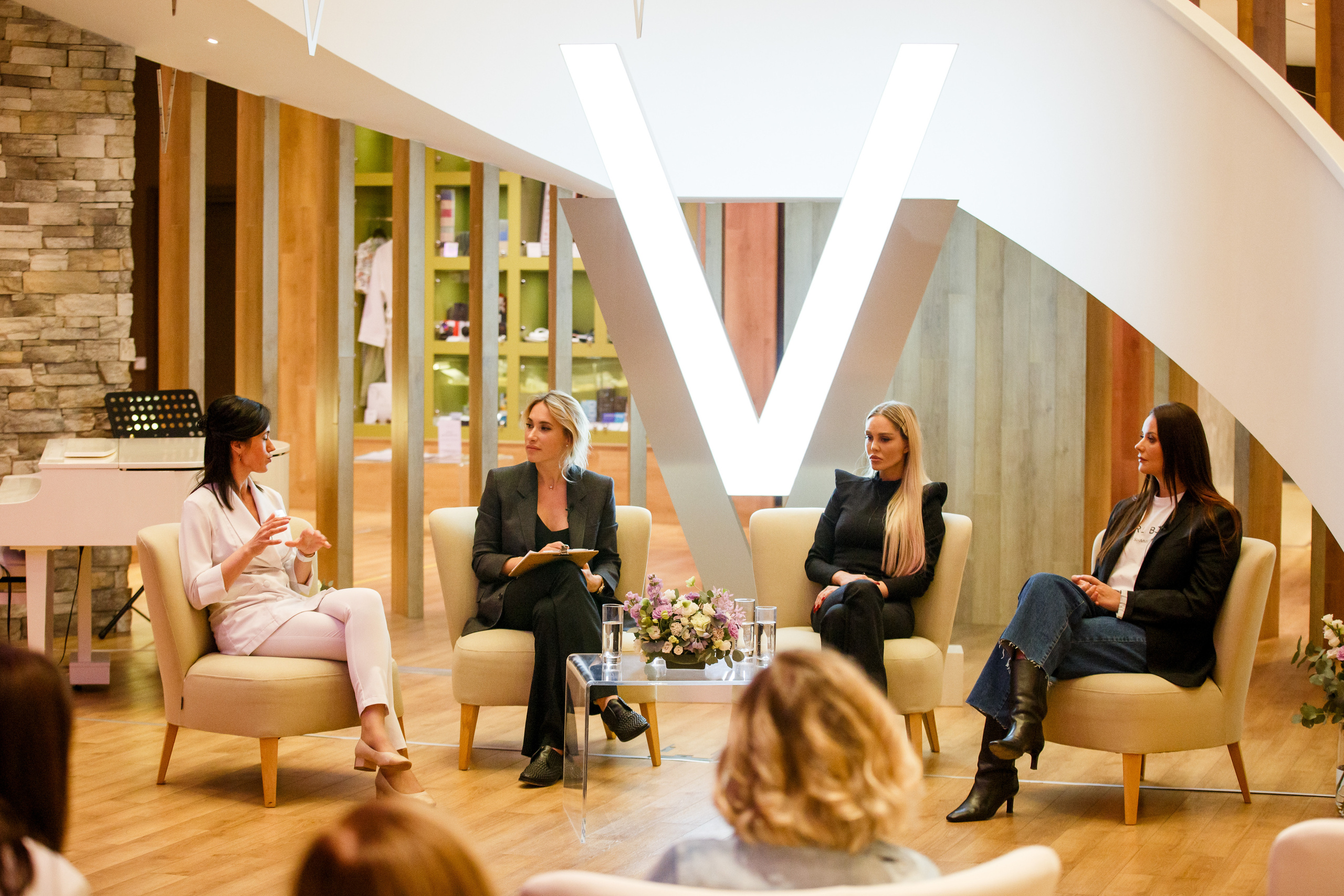 Verba Mayr Диалог на тему «Женщины в поисках баланса». Фотограф Иван Недорез