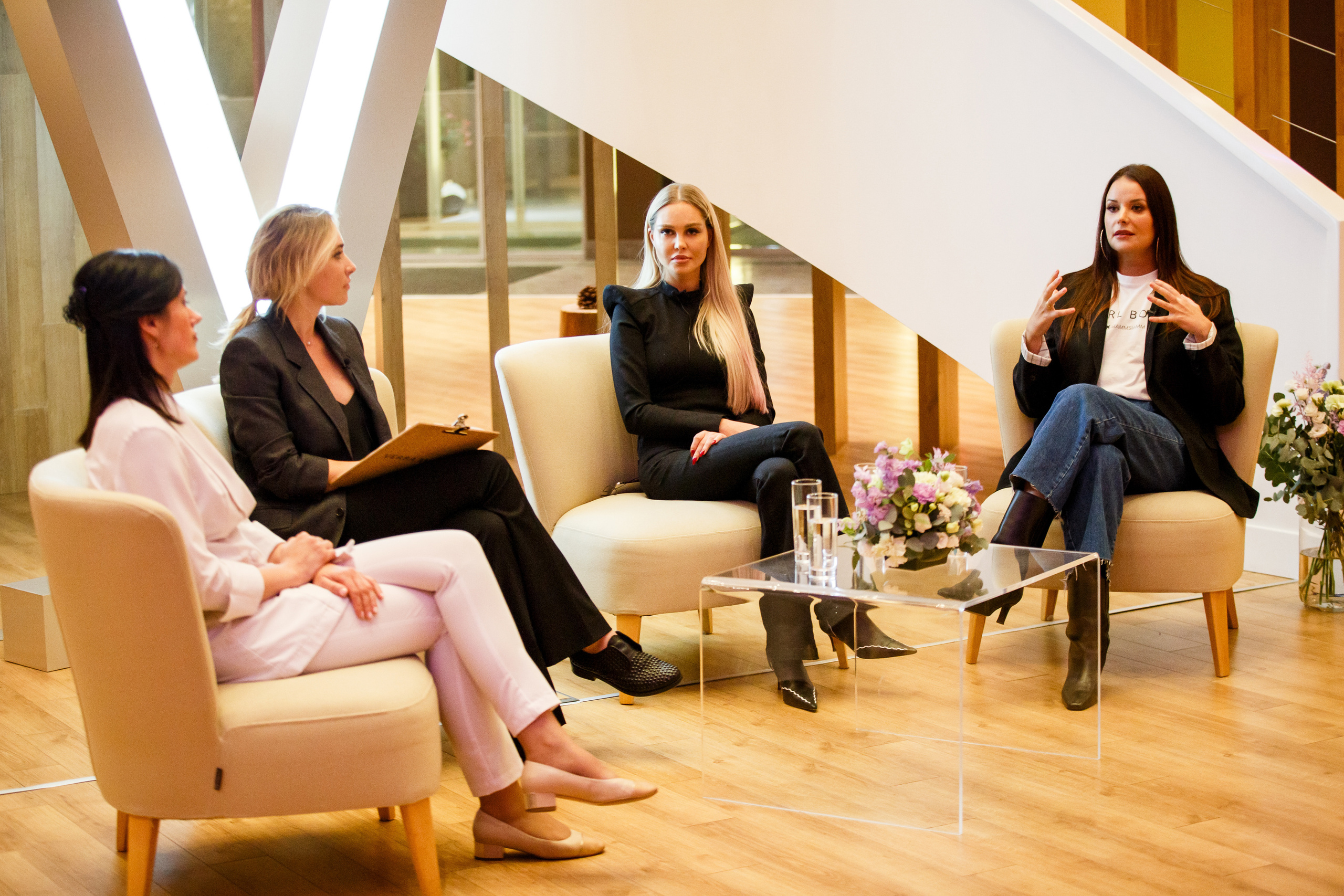 Verba Mayr Диалог на тему «Женщины в поисках баланса». Фотограф Иван Недорез