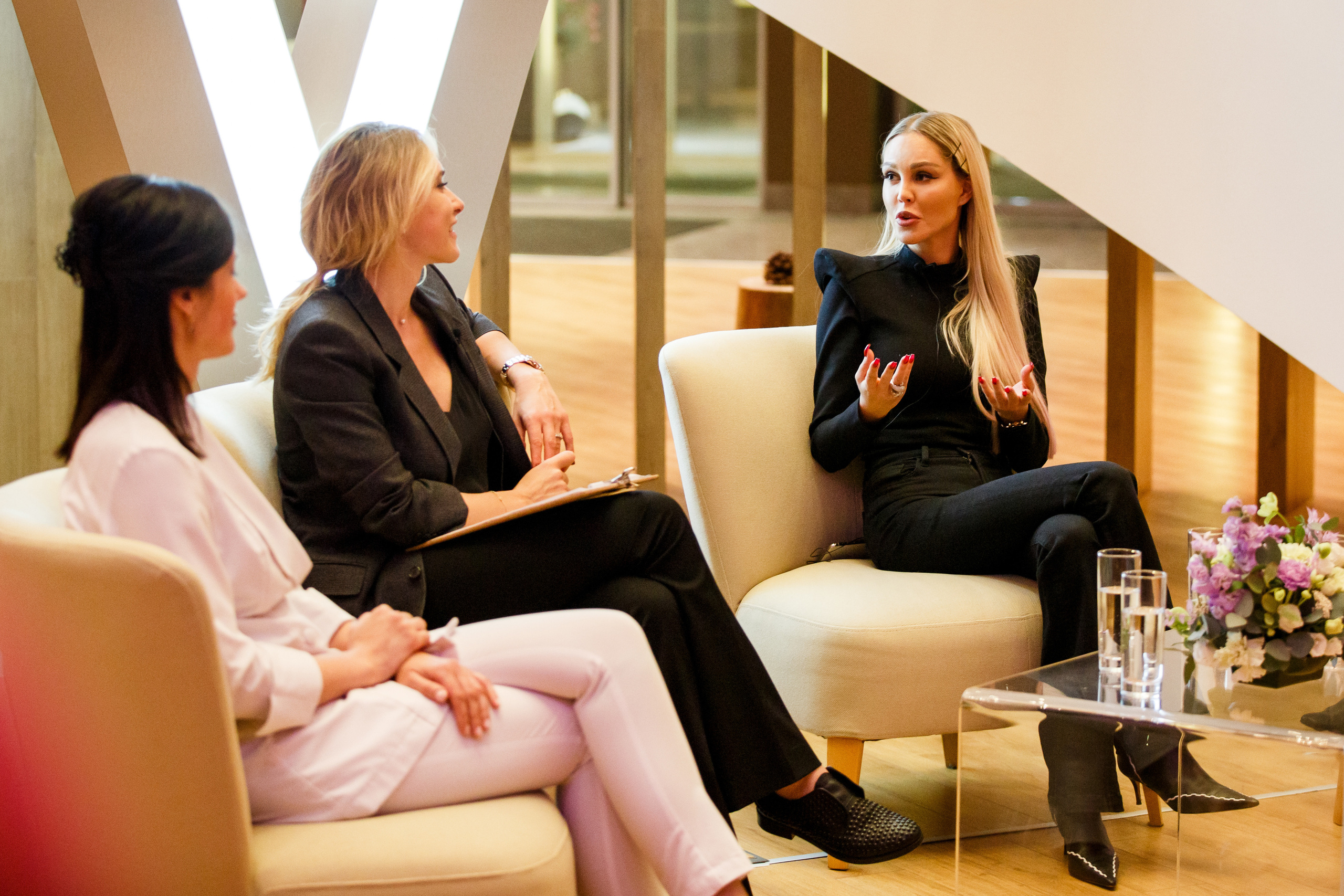 Verba Mayr Диалог на тему «Женщины в поисках баланса». Фотограф Иван Недорез