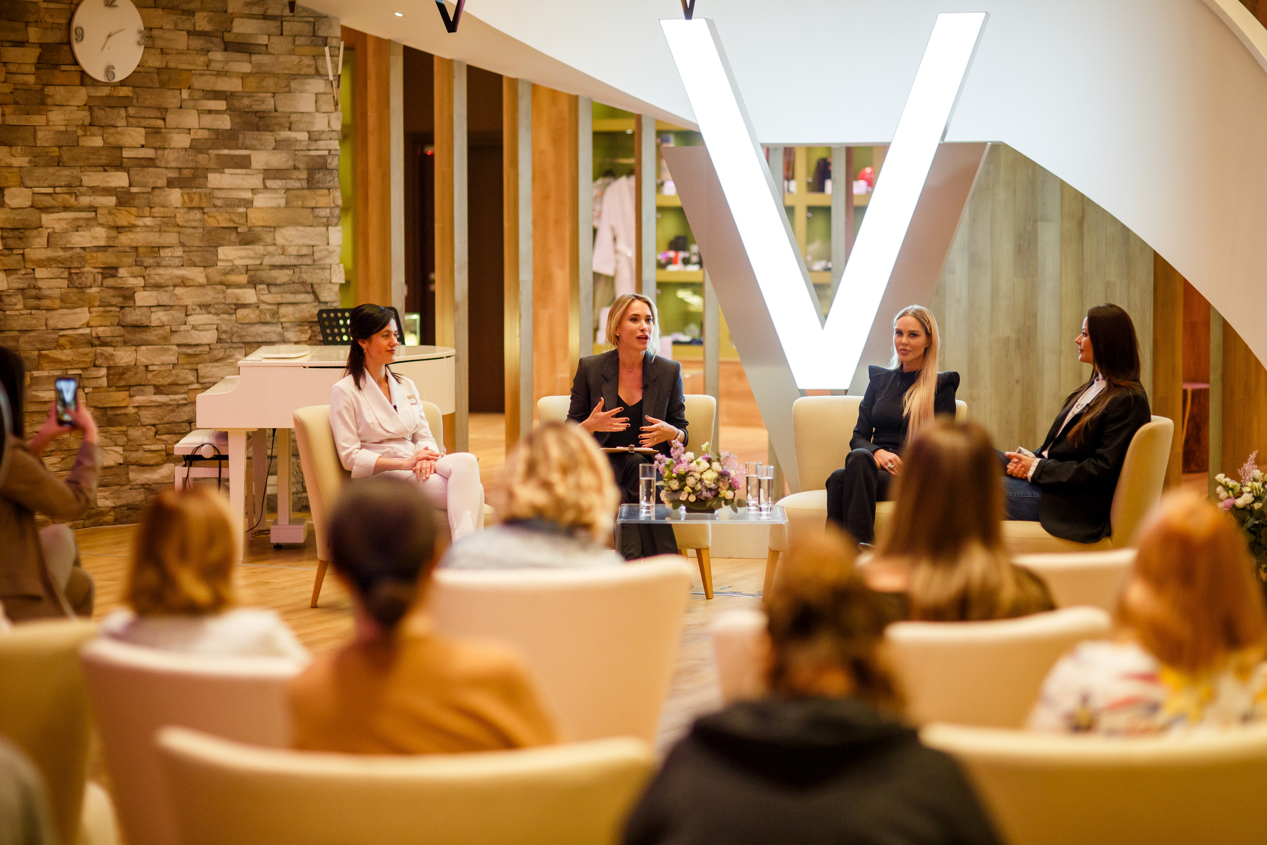 Verba Mayr Диалог на тему «Женщины в поисках баланса». Фотограф Иван Недорез