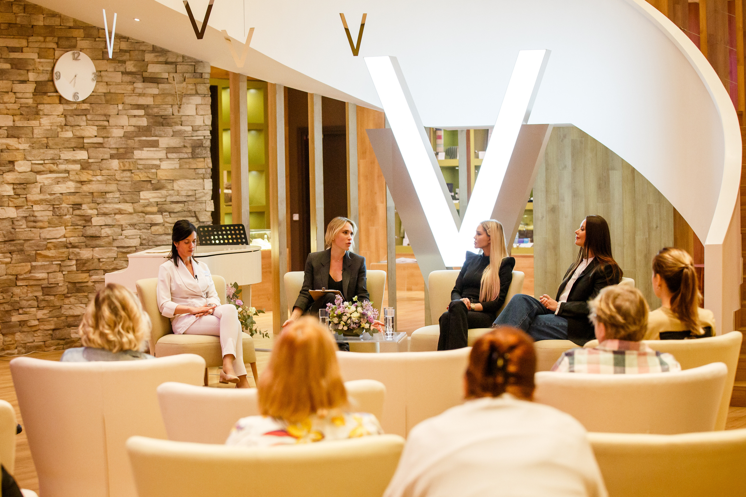 Verba Mayr Диалог на тему «Женщины в поисках баланса». Фотограф Иван Недорез