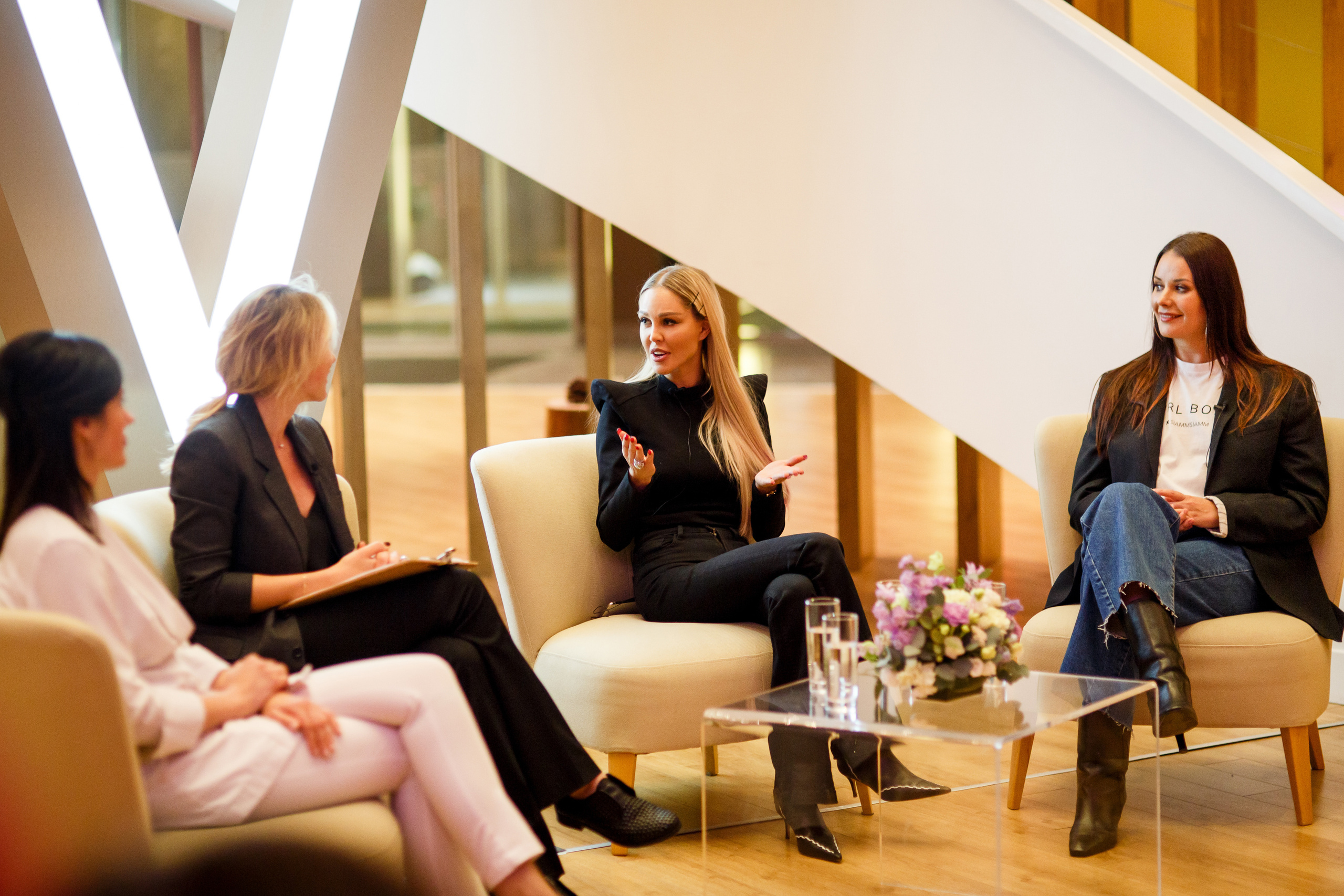 Verba Mayr Диалог на тему «Женщины в поисках баланса». Фотограф Иван Недорез