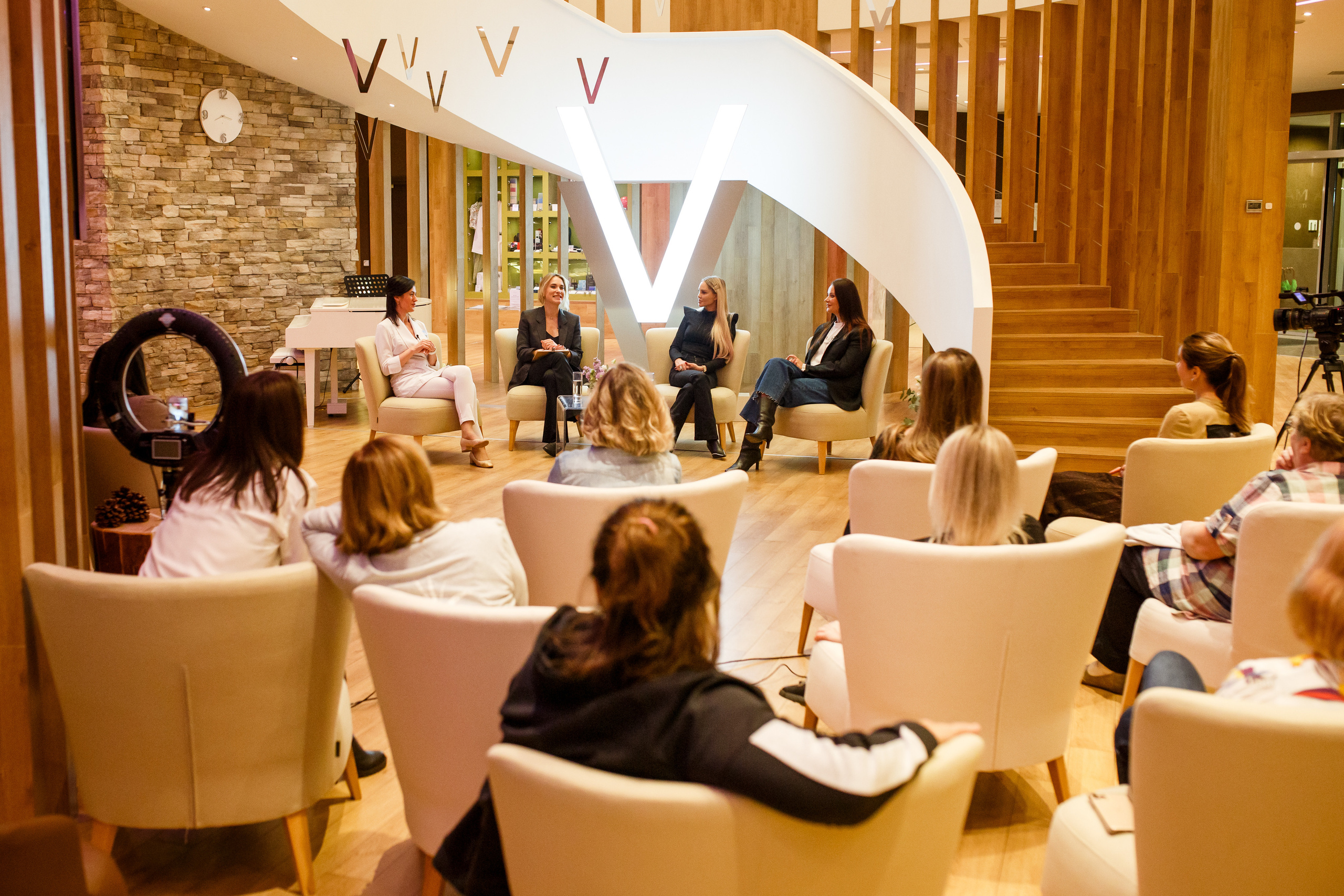 Verba Mayr Диалог на тему «Женщины в поисках баланса». Фотограф Иван Недорез