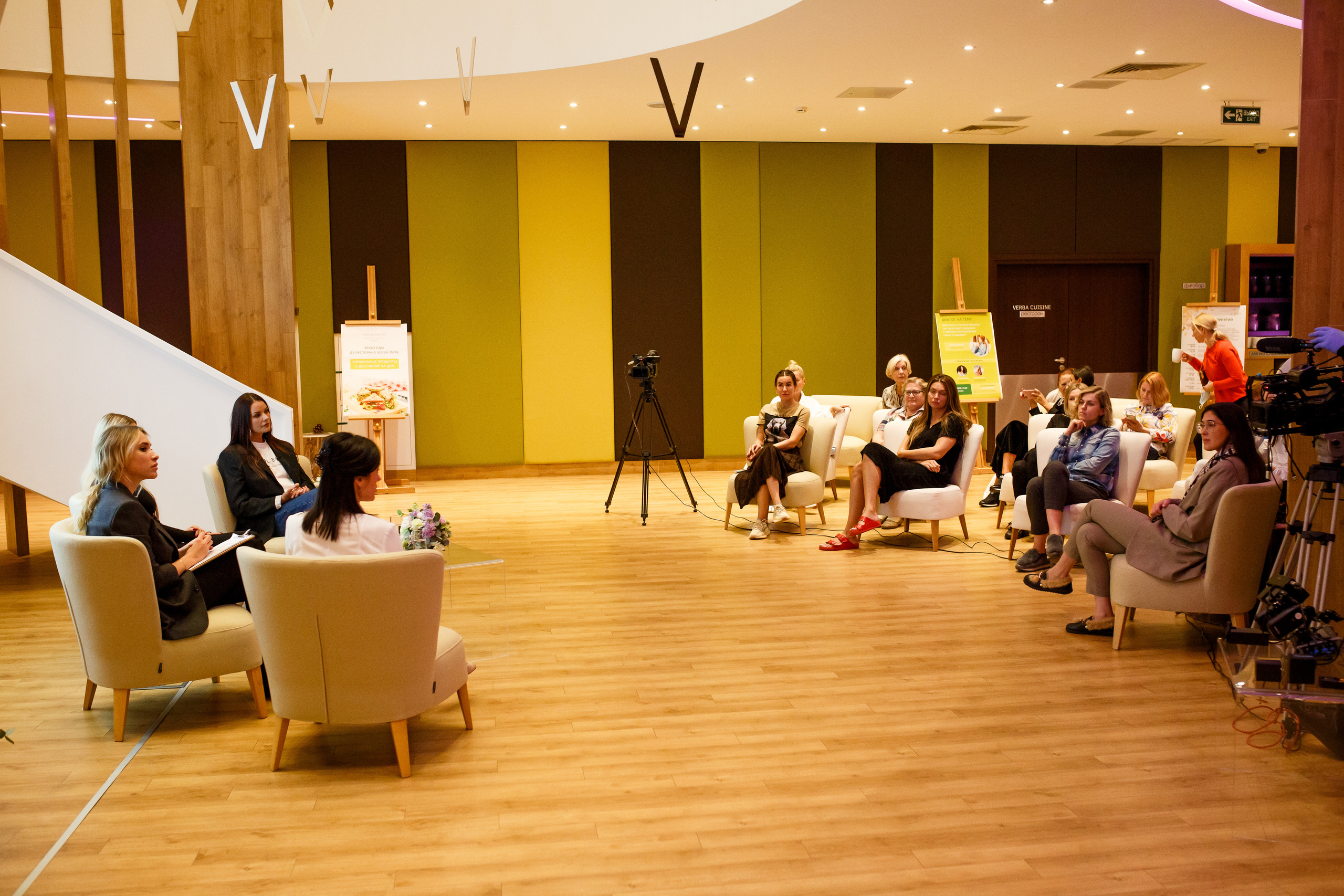 Verba Mayr Диалог на тему «Женщины в поисках баланса». Фотограф Иван Недорез