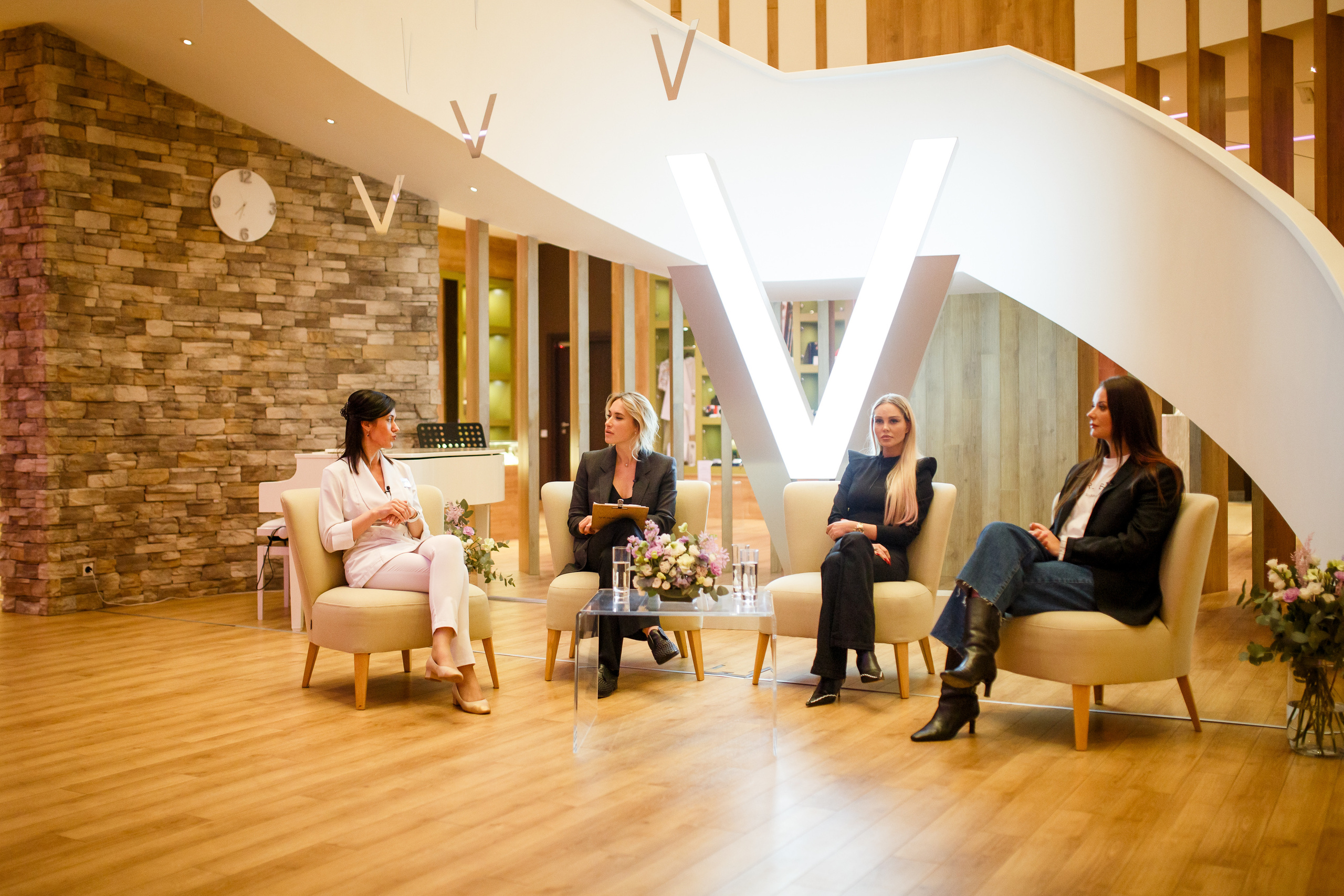 Verba Mayr Диалог на тему «Женщины в поисках баланса». Фотограф Иван Недорез