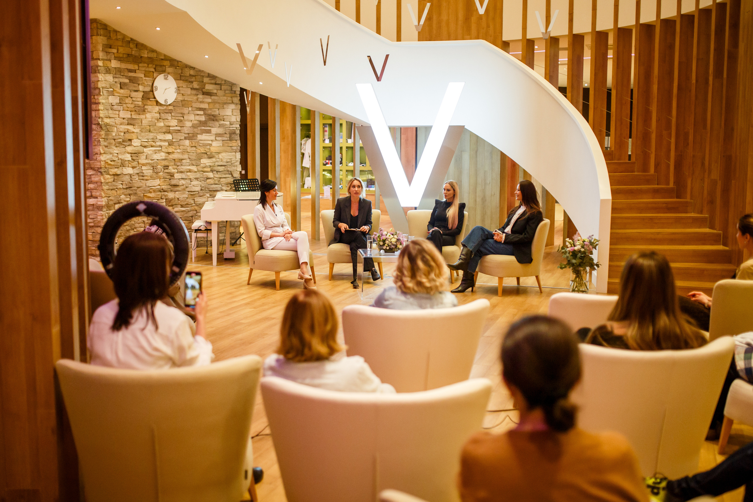 Verba Mayr Диалог на тему «Женщины в поисках баланса». Фотограф Иван Недорез