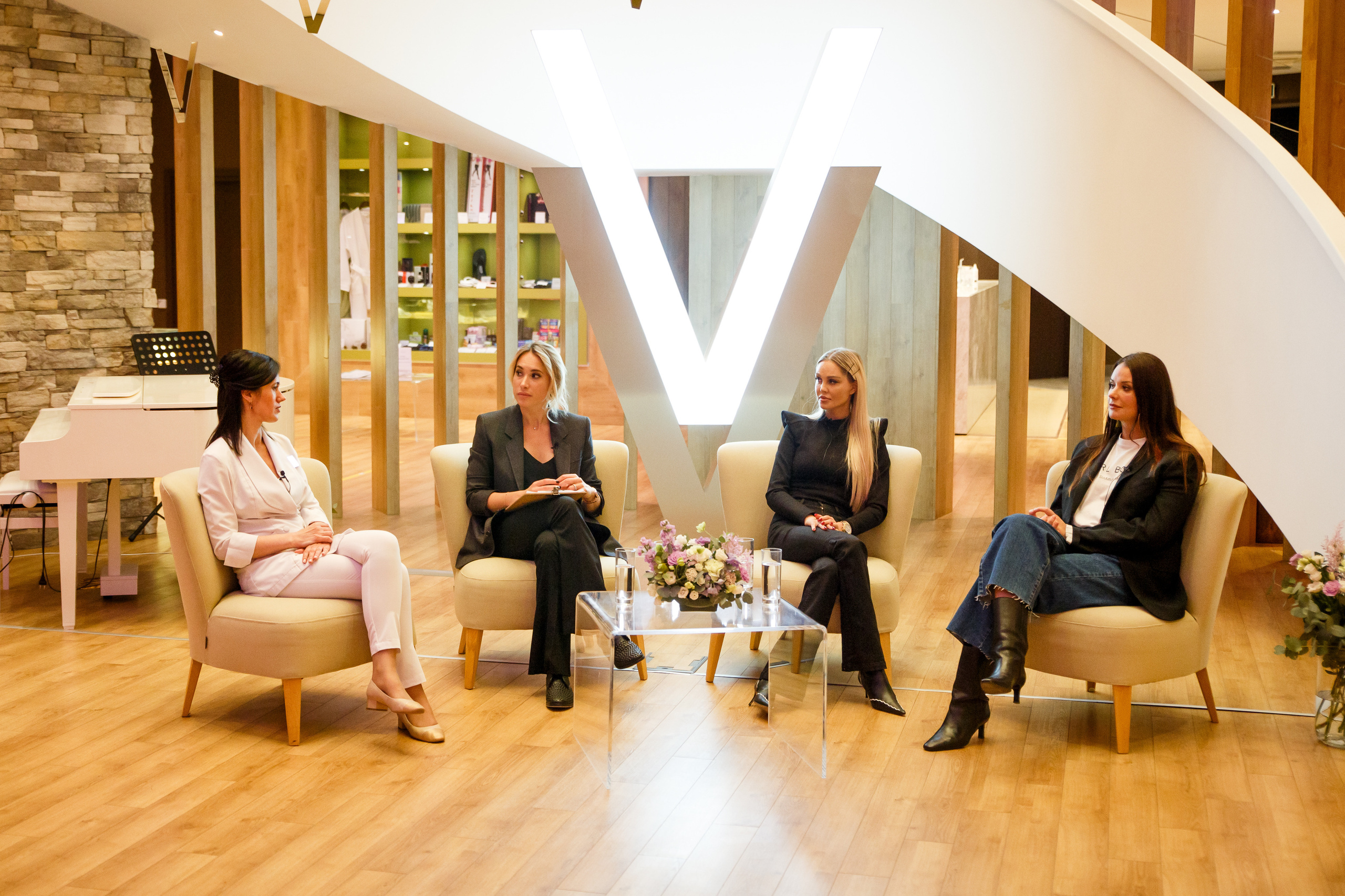 Verba Mayr Диалог на тему «Женщины в поисках баланса». Фотограф Иван Недорез