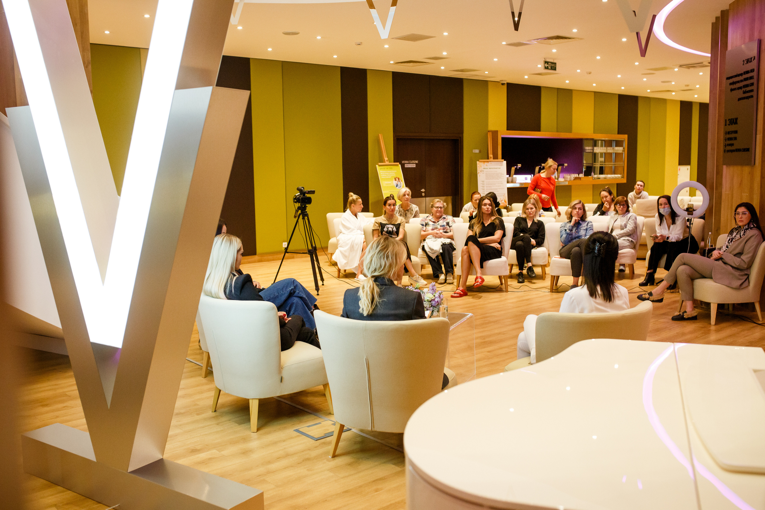 Verba Mayr Диалог на тему «Женщины в поисках баланса». Фотограф Иван Недорез