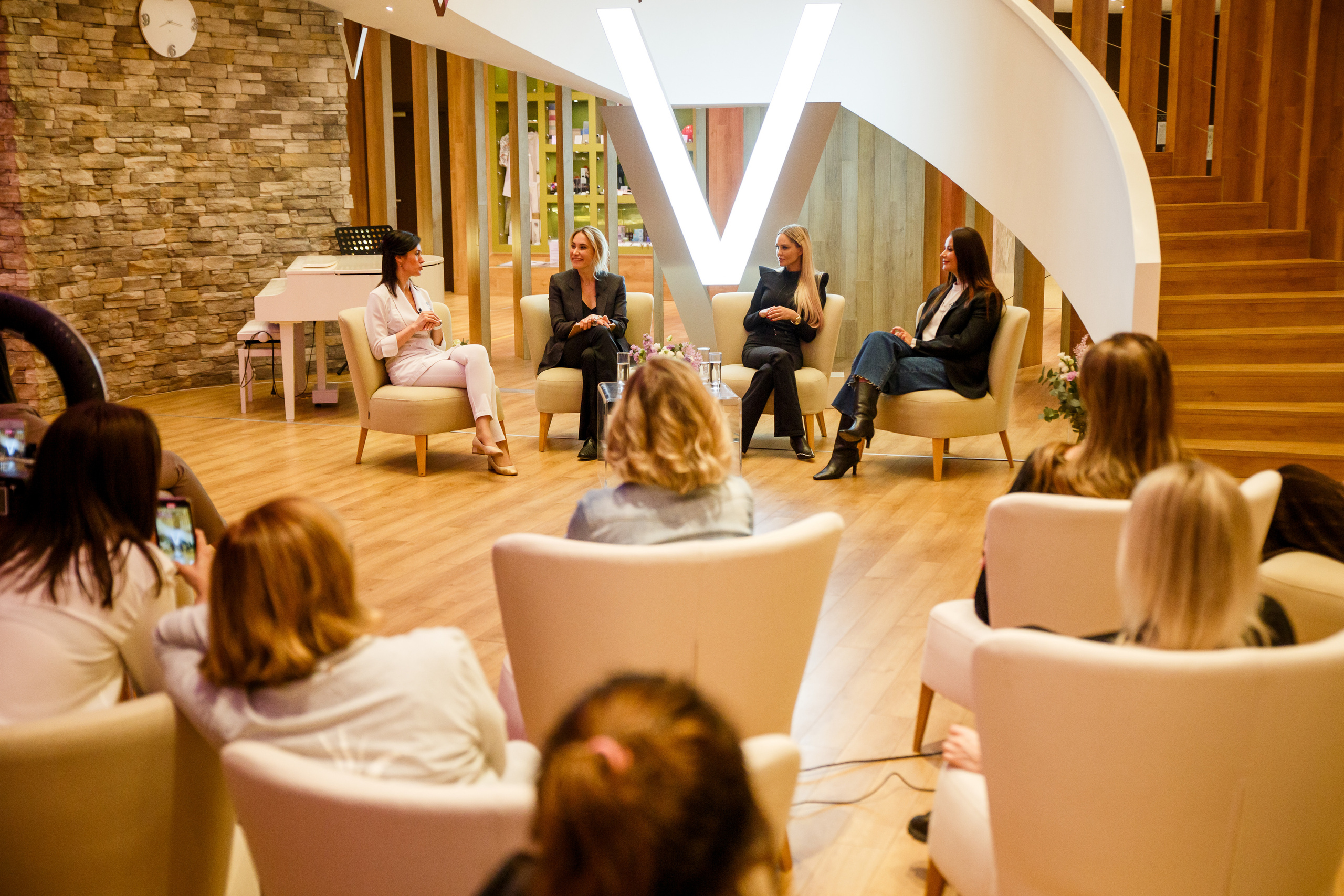 Verba Mayr Диалог на тему «Женщины в поисках баланса». Фотограф Иван Недорез