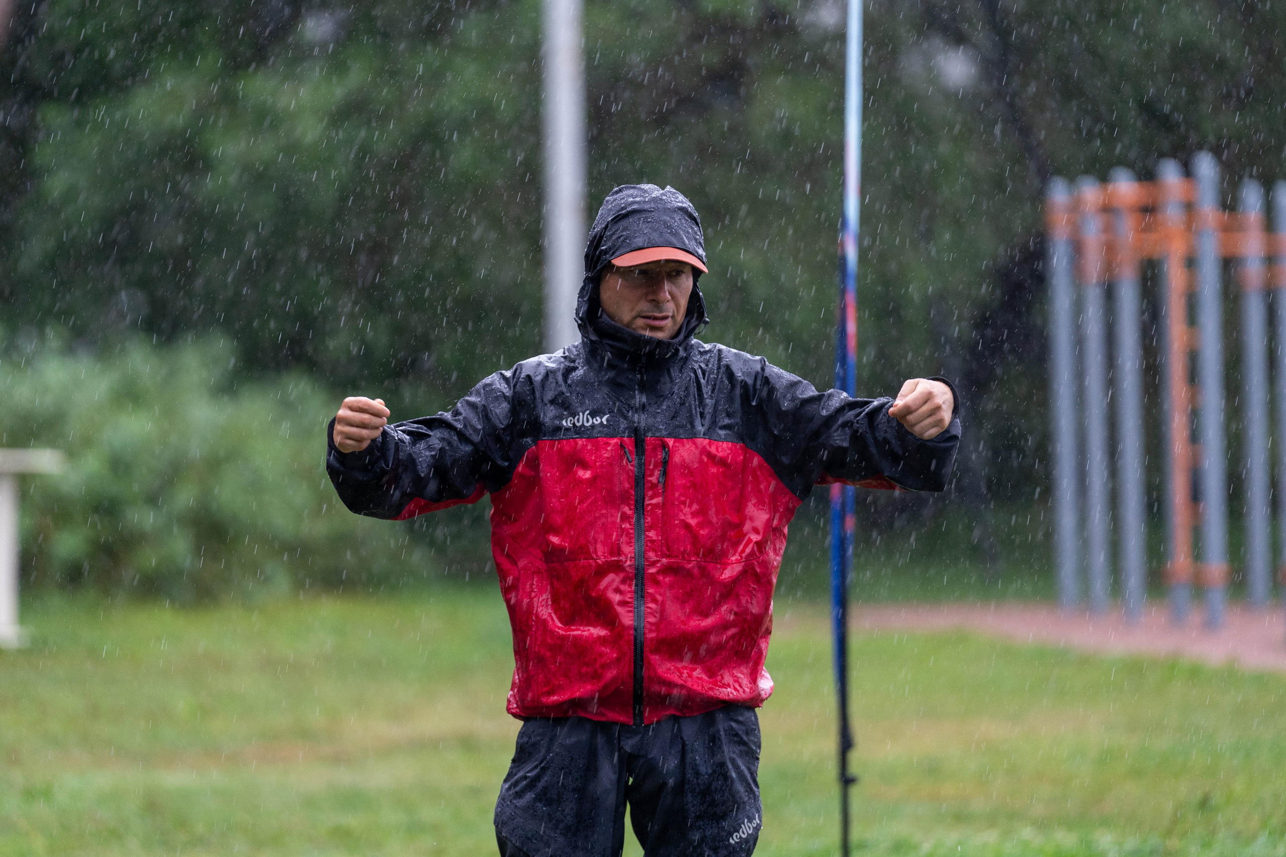 Пробежка 5 вёрст на Елагином острове под дождём, спортивный фотограф Санкт-Петербург