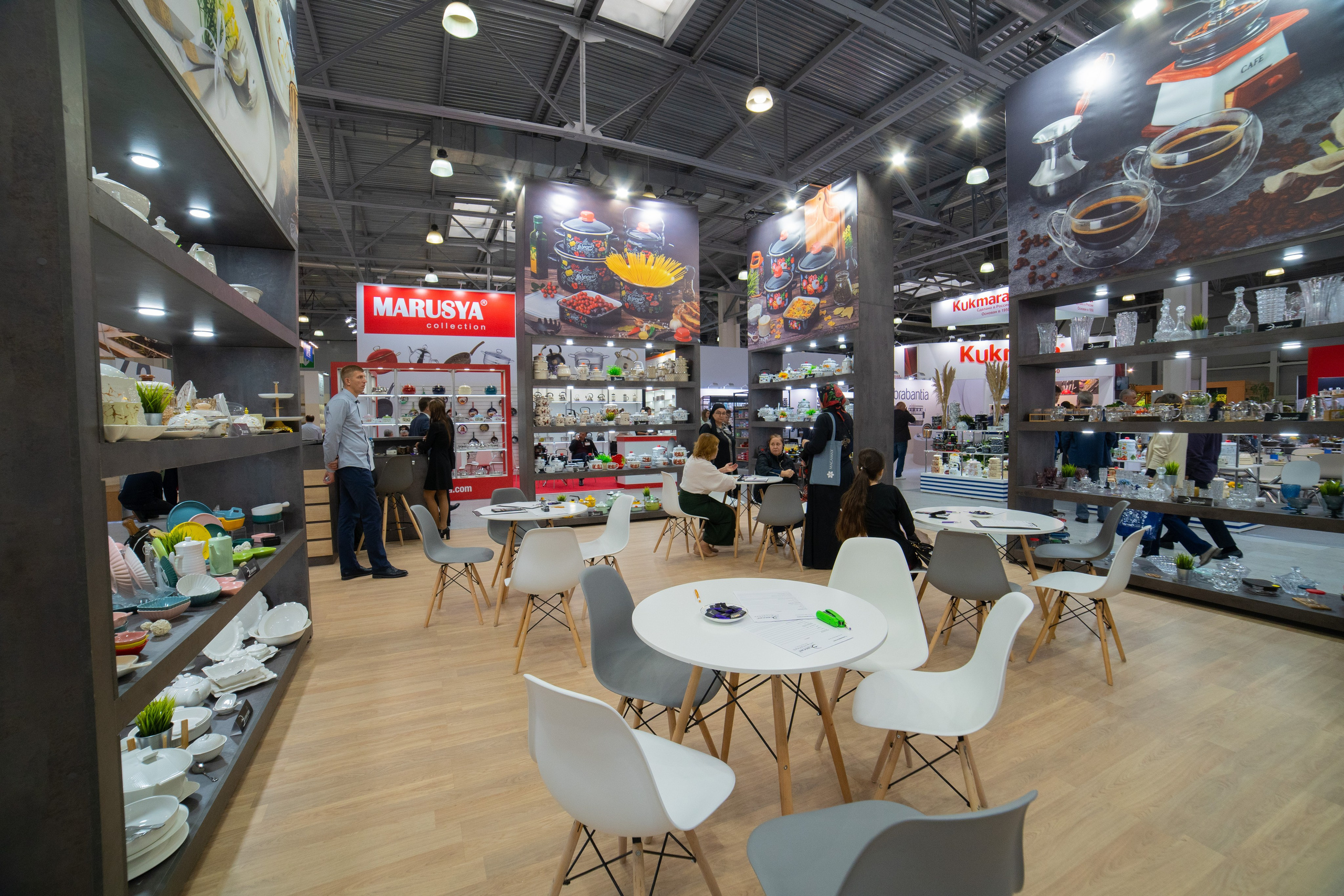 Выставочные стенды. Профессиональный портретный фотограф в Москве Владимир Глаголев