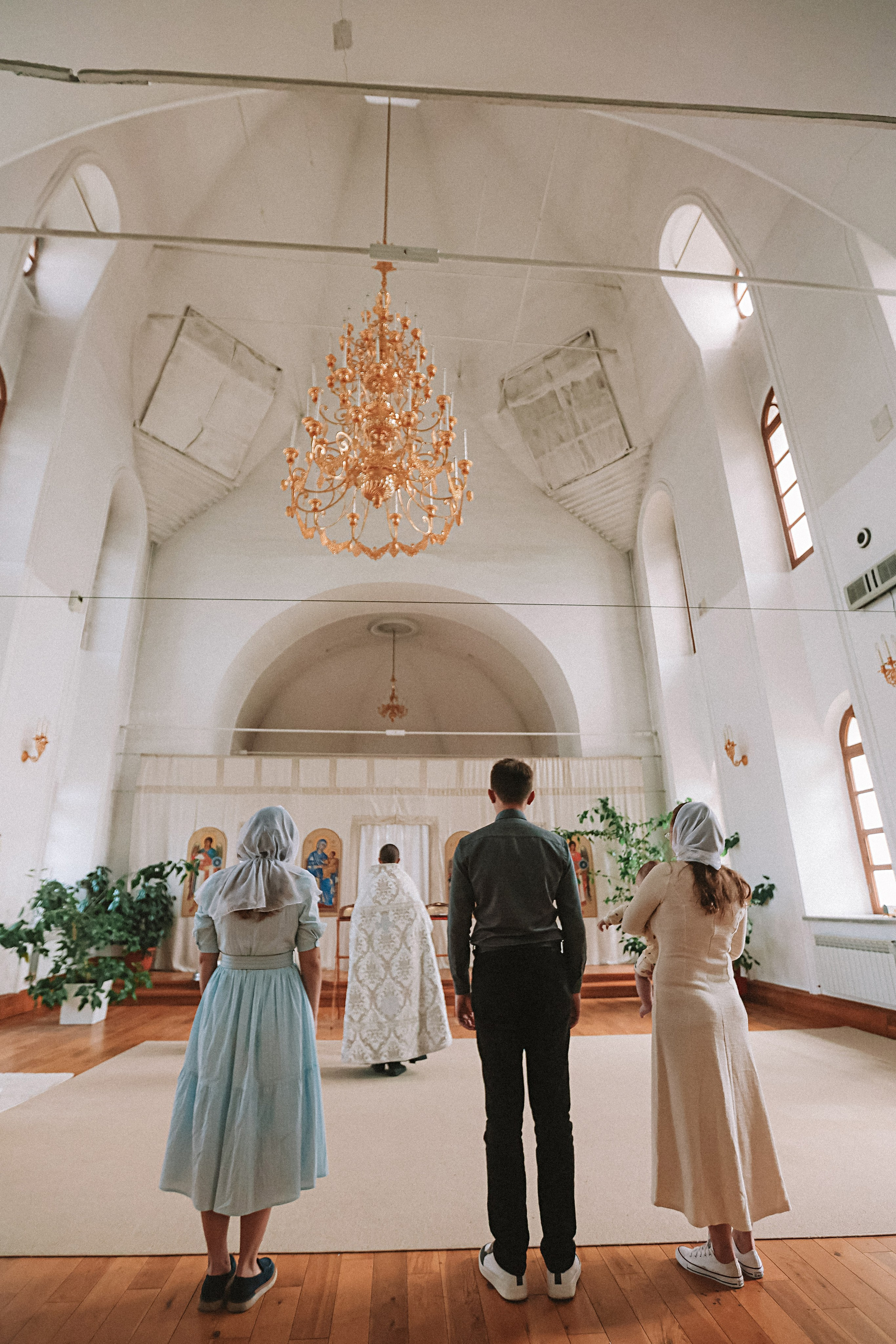 Крещение церковь около моста влюбленных. Семейный фотограф Тюмень, фотограф на роды Салмина Мария