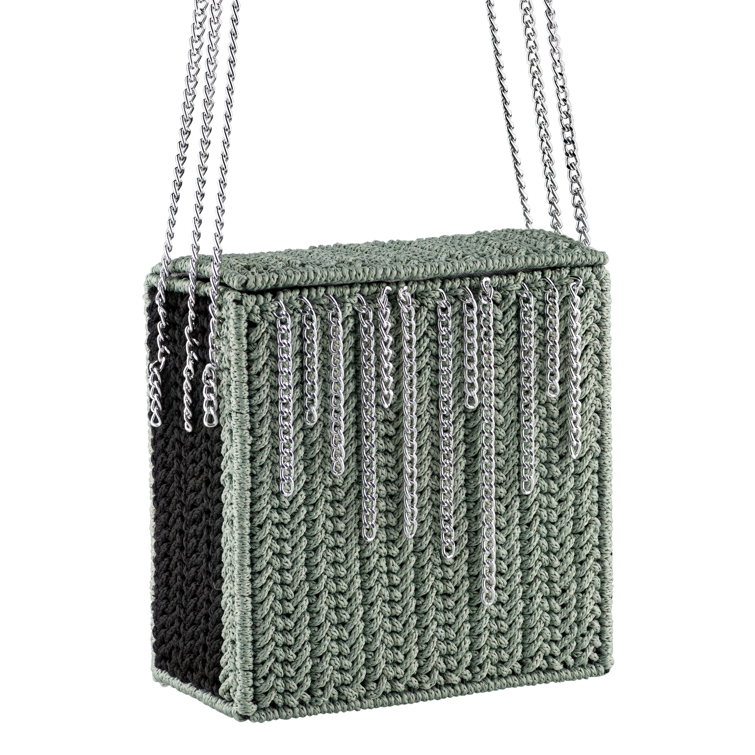 Женская сумка ручной работы на цепочках