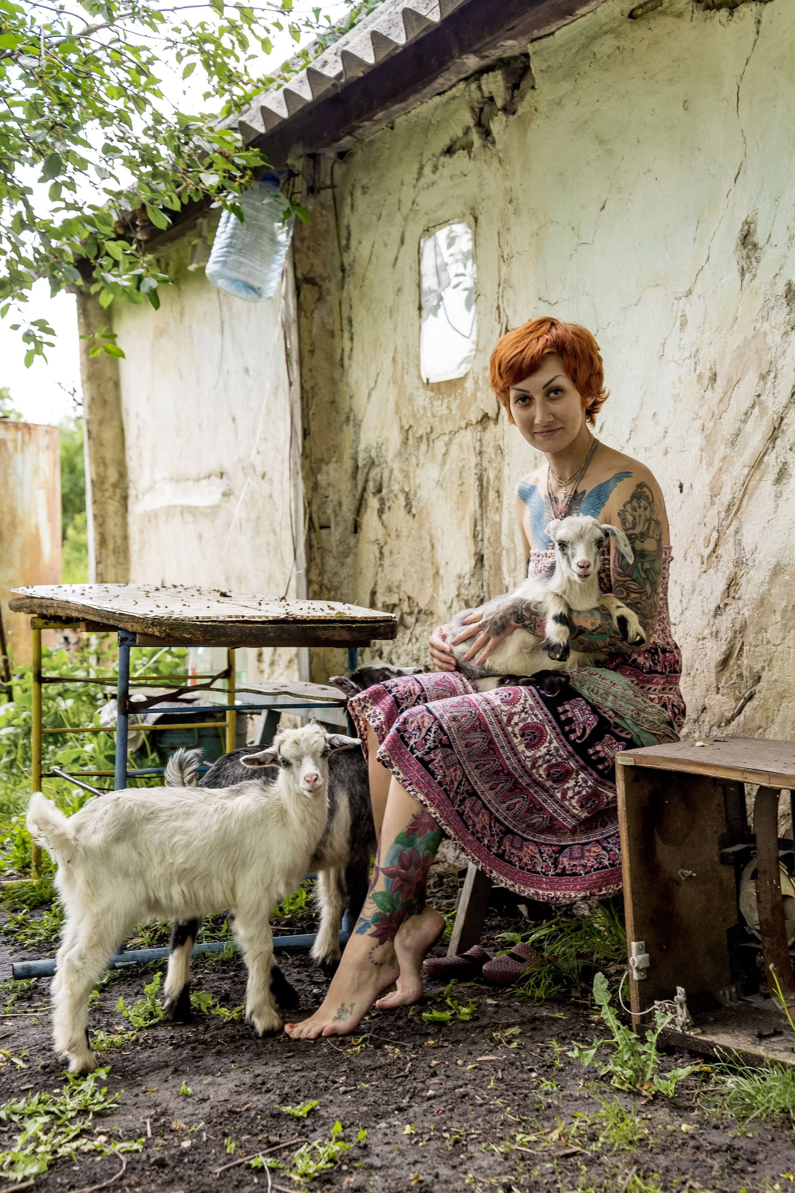 Девушка с козлятами. Bazarkom-photo.ru Фотограф Виктор Оськин в Старом Осколе