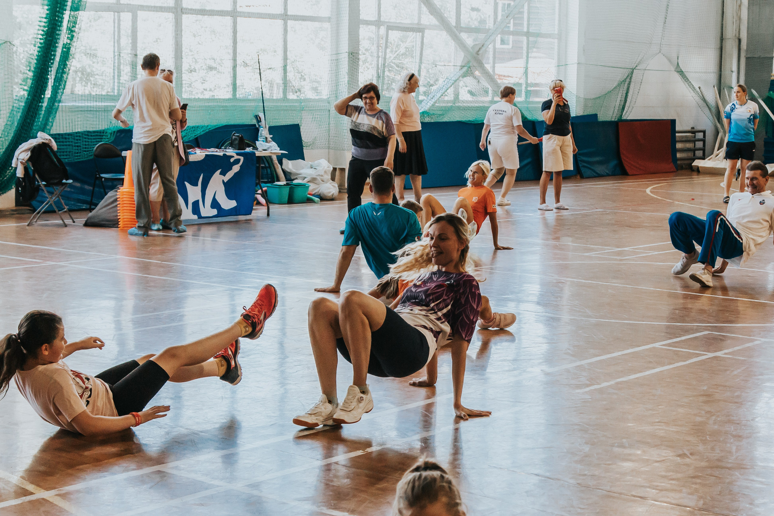 Репортажная спортивная съемка г. Королев стадион Металлист «папа, мама, я — спортивная семья». Юлия Егорова | Свадебный фотограф, семейный фотограф Москва, МО • Портреты • репортажи • день рождения • Love Story • дети