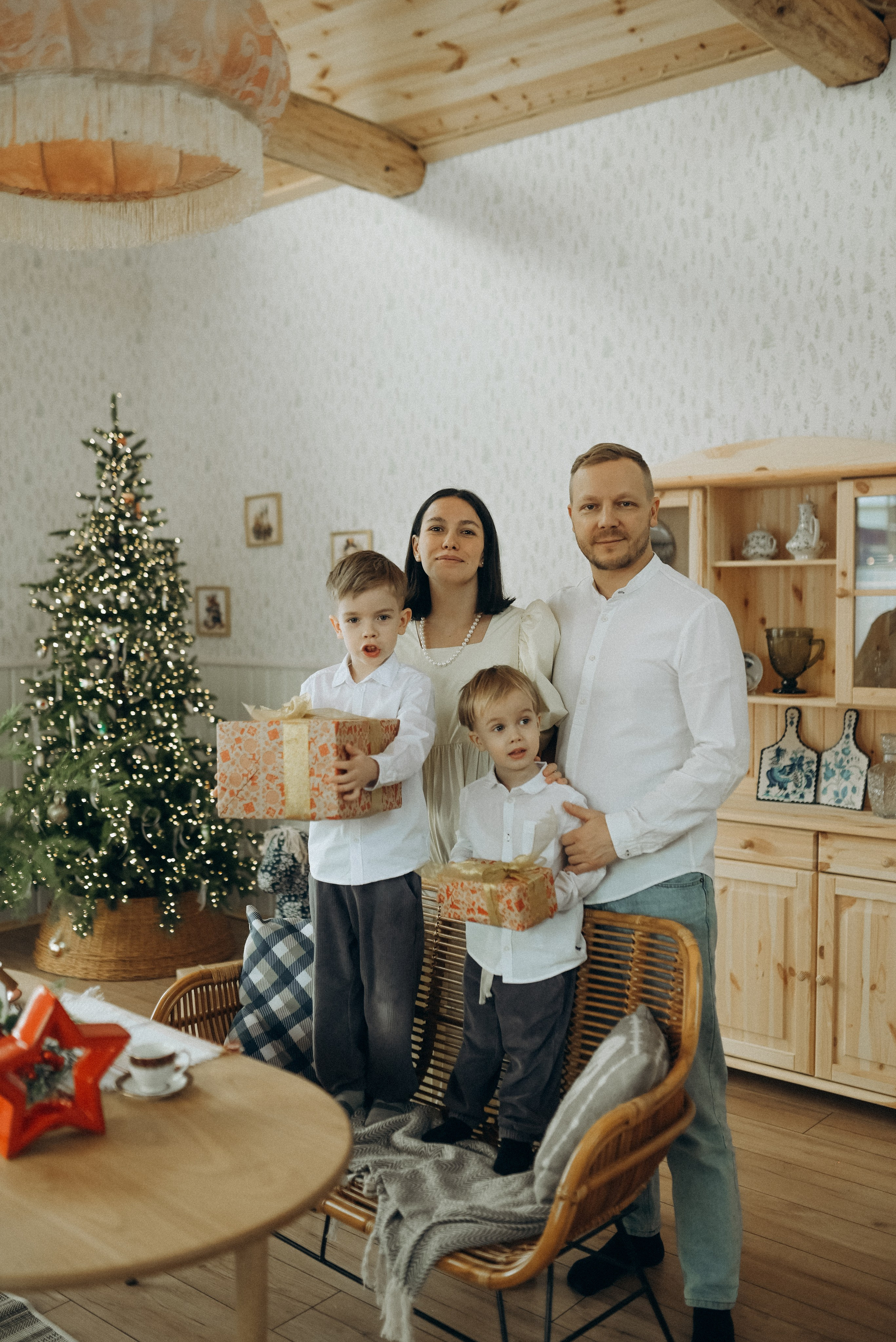 Антон, Маша, Мирон и Корней. Главная