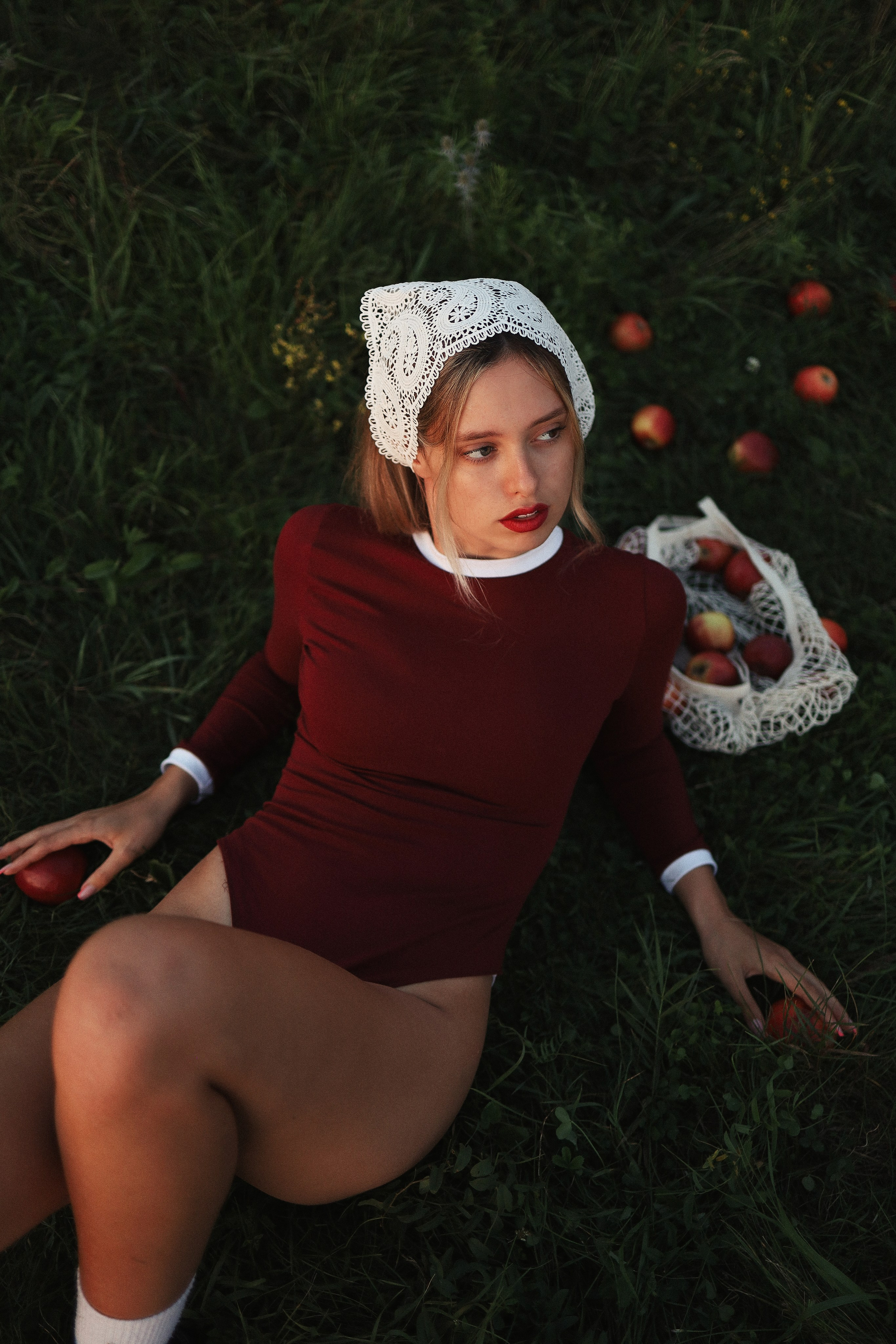 Соня и яблоки. Фотограф Анастасия Фальковская