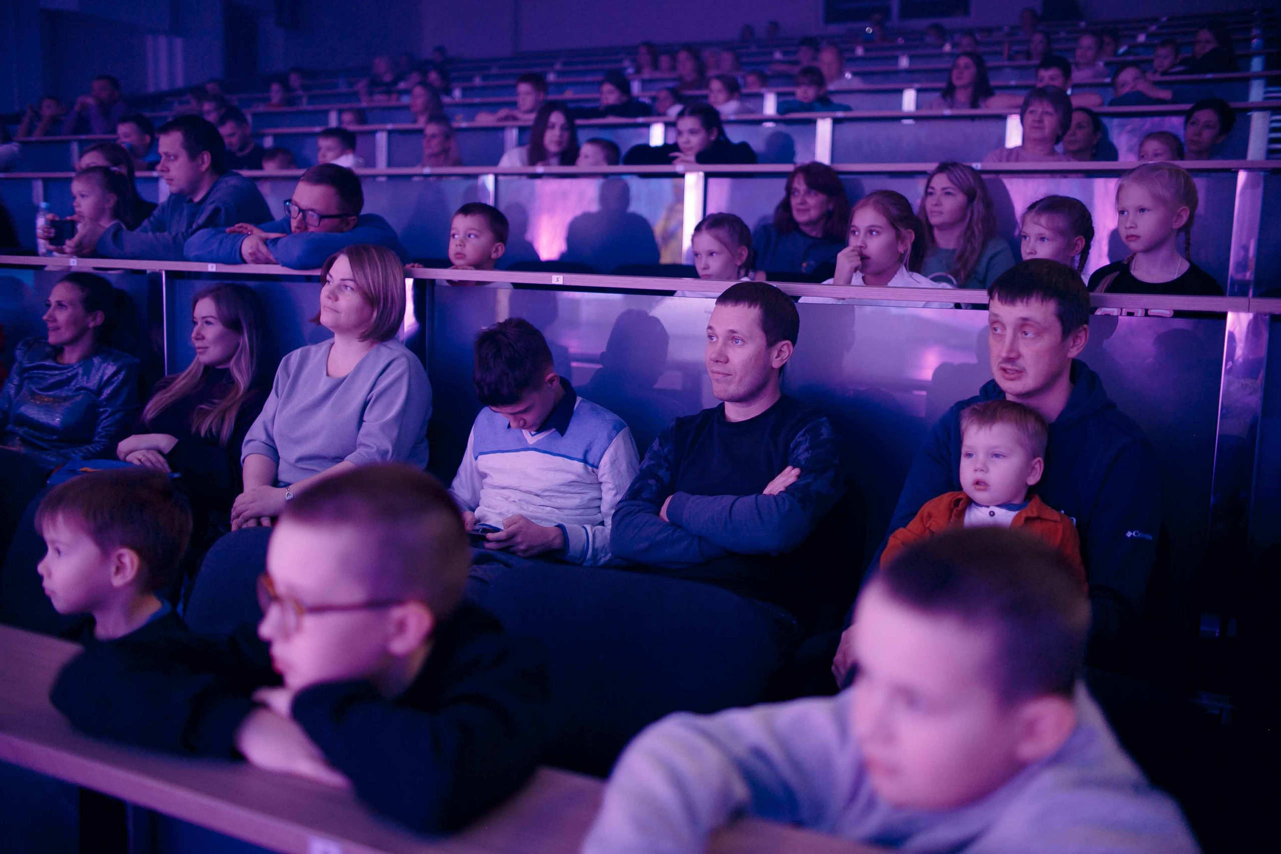 Елка в «Казармах» ТЮЗ. Ваш репортажный фотограф Артемий Антонов