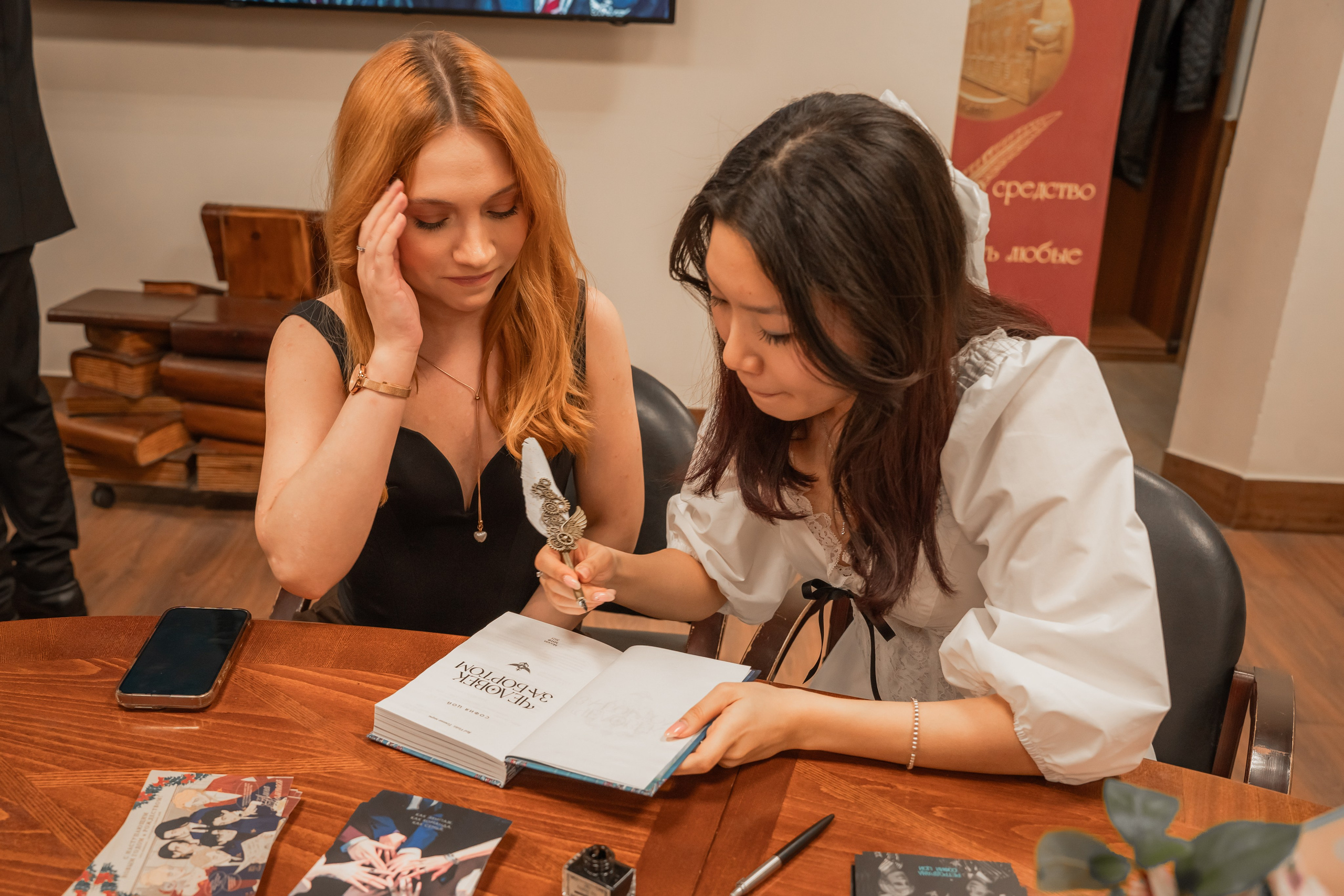 Презентация книги «Человек за бортом», автор София Цой. Репортажный фотограф Анастасия Рубцова