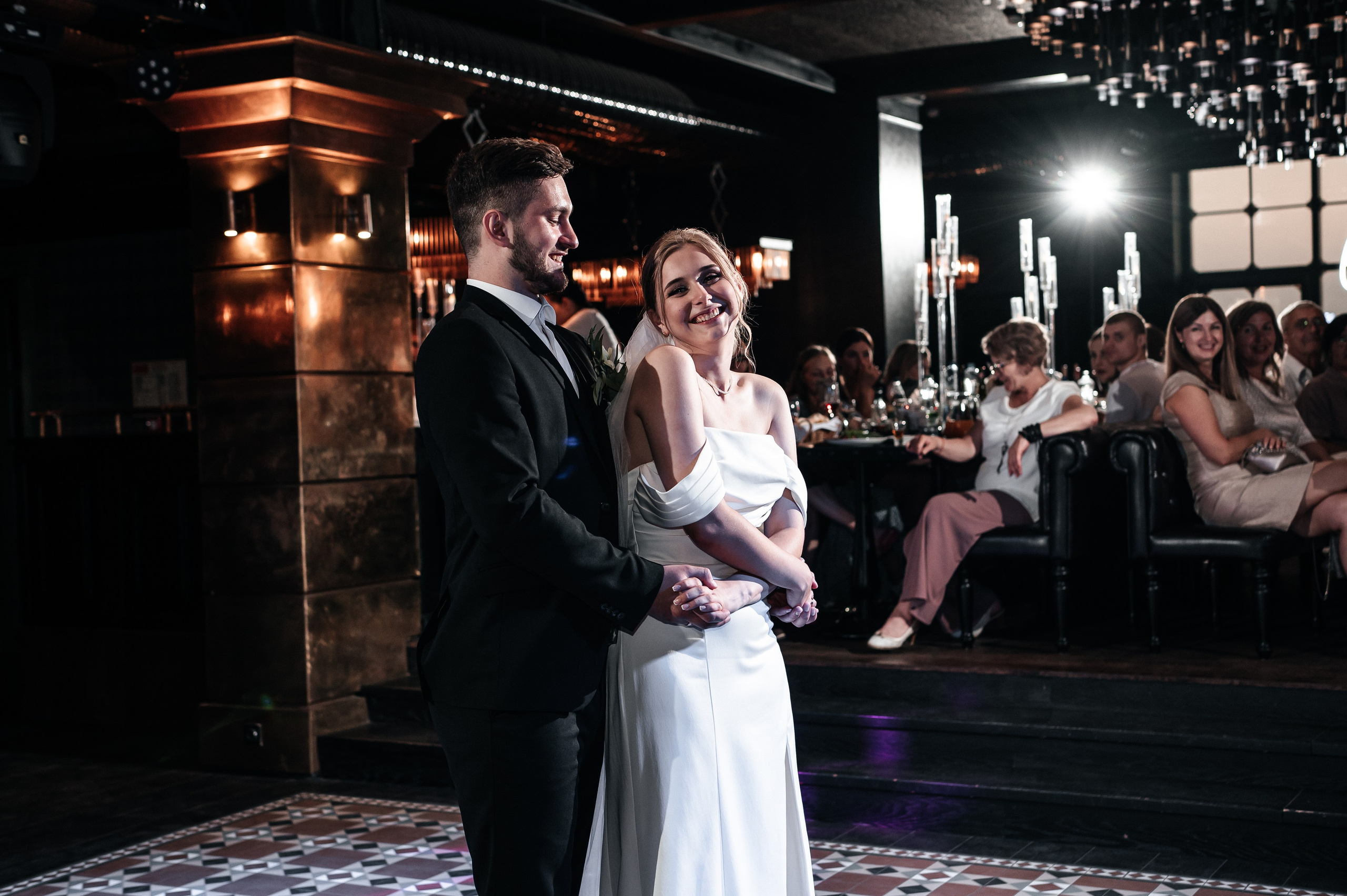 Даниил и Валерия. Черная утка. Полный день. Фотограф Екатерина Бочарникова