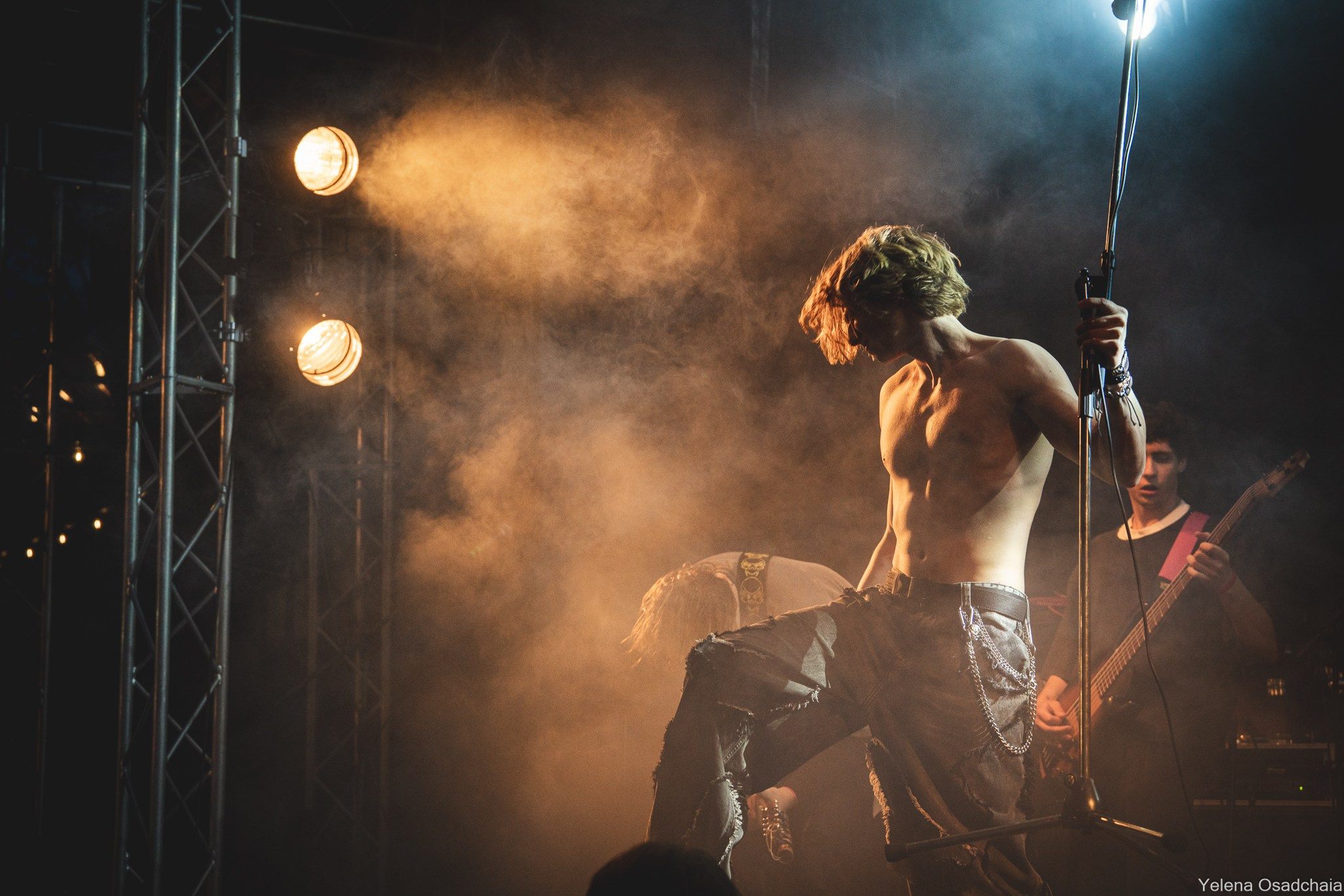 Живой 2025 — День 1. Елена Осадчая — фотографирую музыку на сцене и в жизни