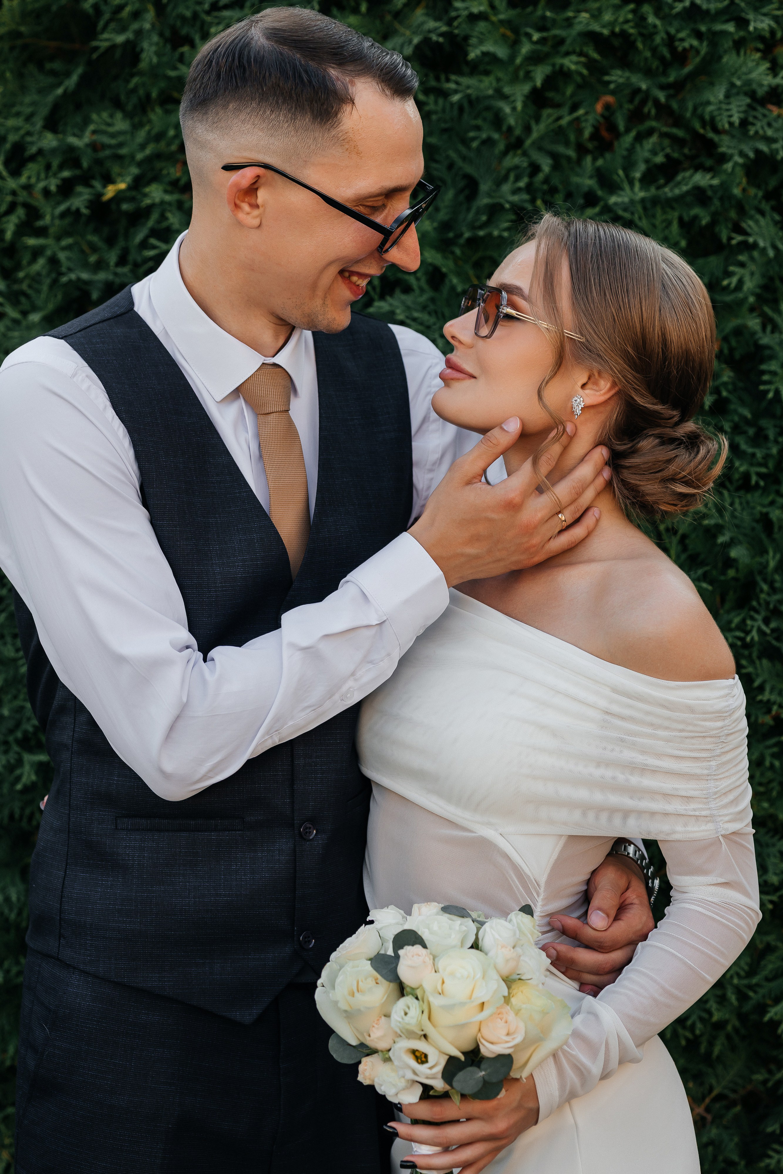 Красивый свадебный ужин в уютном ресторане. Олег Сверчков | Свадебный фотограф Вологда