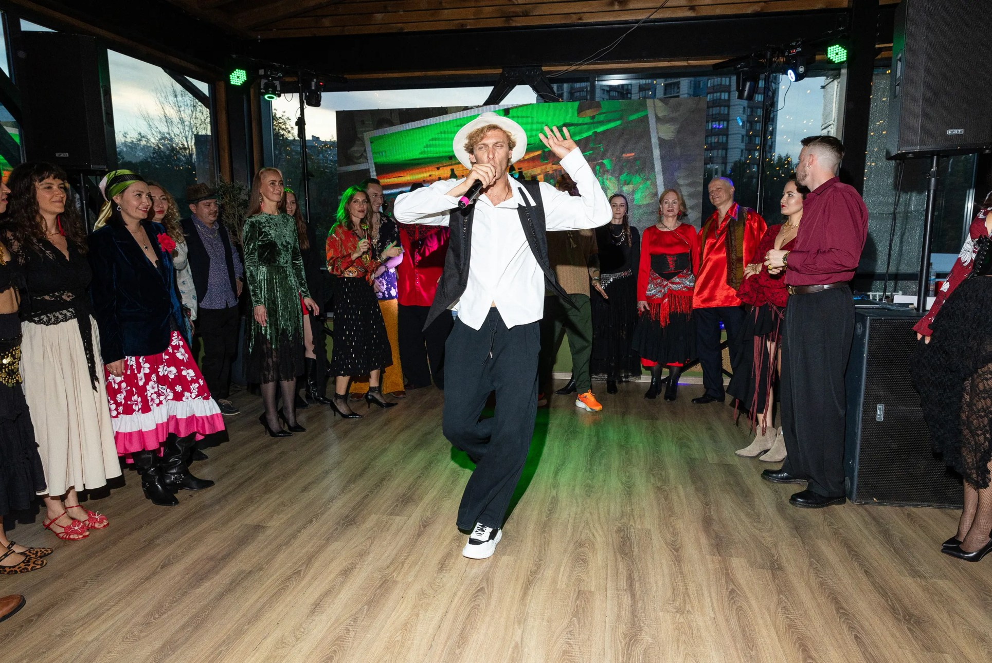 Фотографии с корпоративов, фотографии с праздника корпоратива. Ведущий праздников в России живу в Москве Карпенко Александр