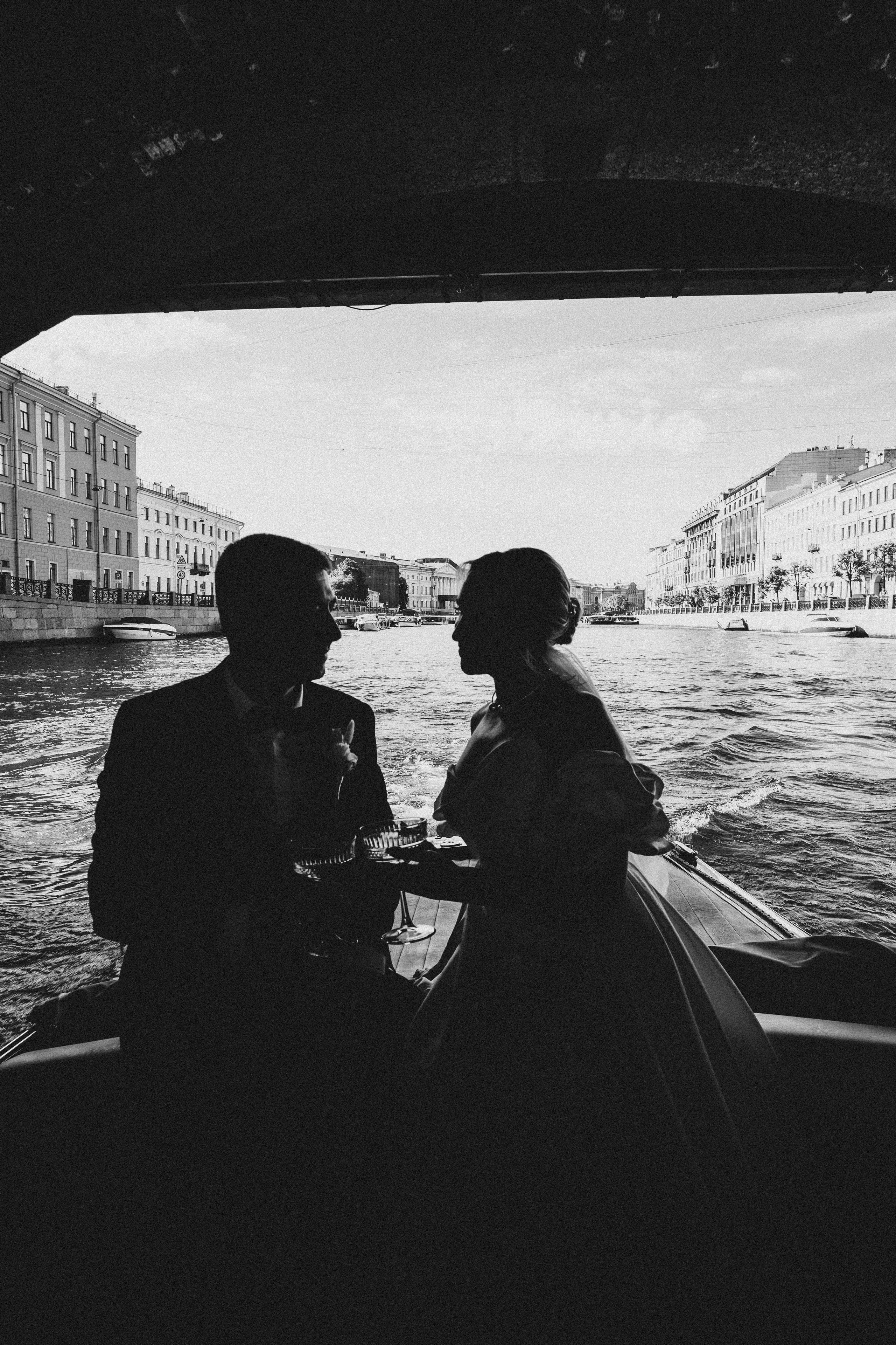 СВАДЕНБНАЯ СЬЕМКА НА КАТЕРЕ ПО КАНАЛАМ САНКТ-ПЕТЕРБУРГА И В АКВАТОРИИ НЕВЫ. Профессиональный фотограф, Санкт-Петербург — Виктория Богомолова