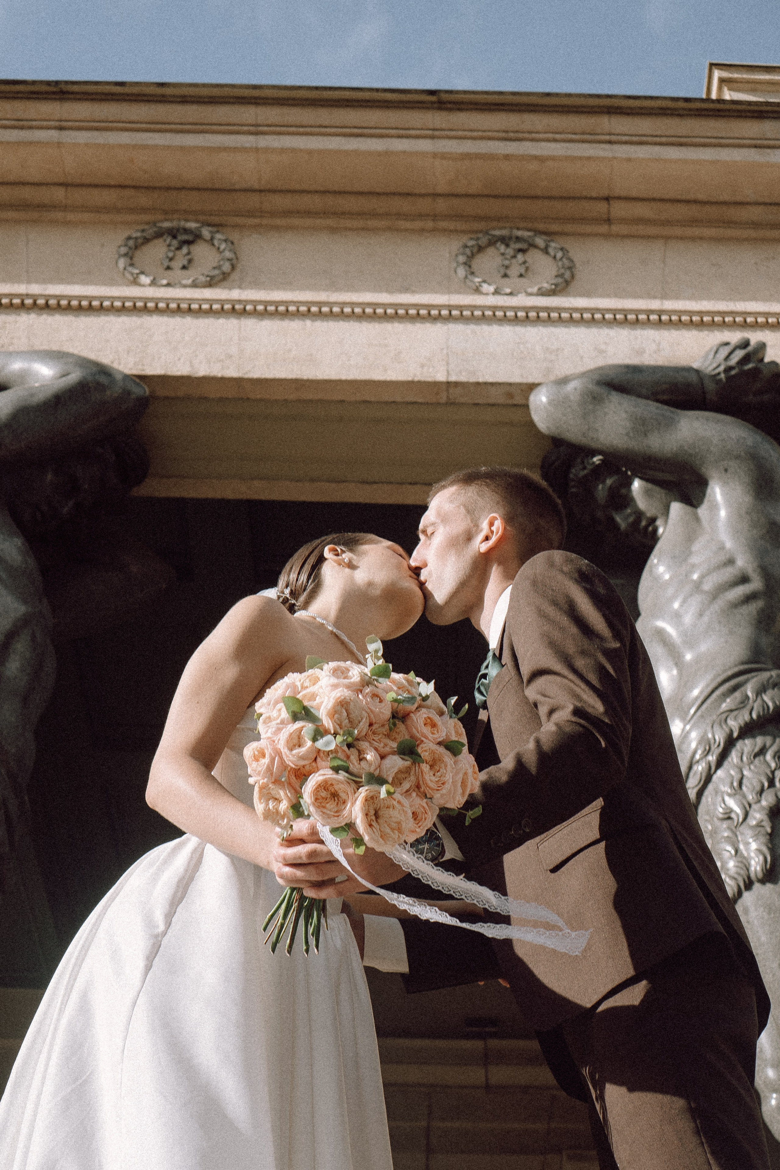 СВАДЕБНАЯ ПРОГУЛКА В САНТК-ПЕТЕРБУРГЕ (ИСАКИЕВСКИЙ СОБОР, ЗИМНЯЯ КАНАВКА, ЭРМИТАЖ И БОЛЬШАЯ МОРСКАЯ УЛИЦА). Профессиональный фотограф, Санкт-Петербург — Виктория Богомолова