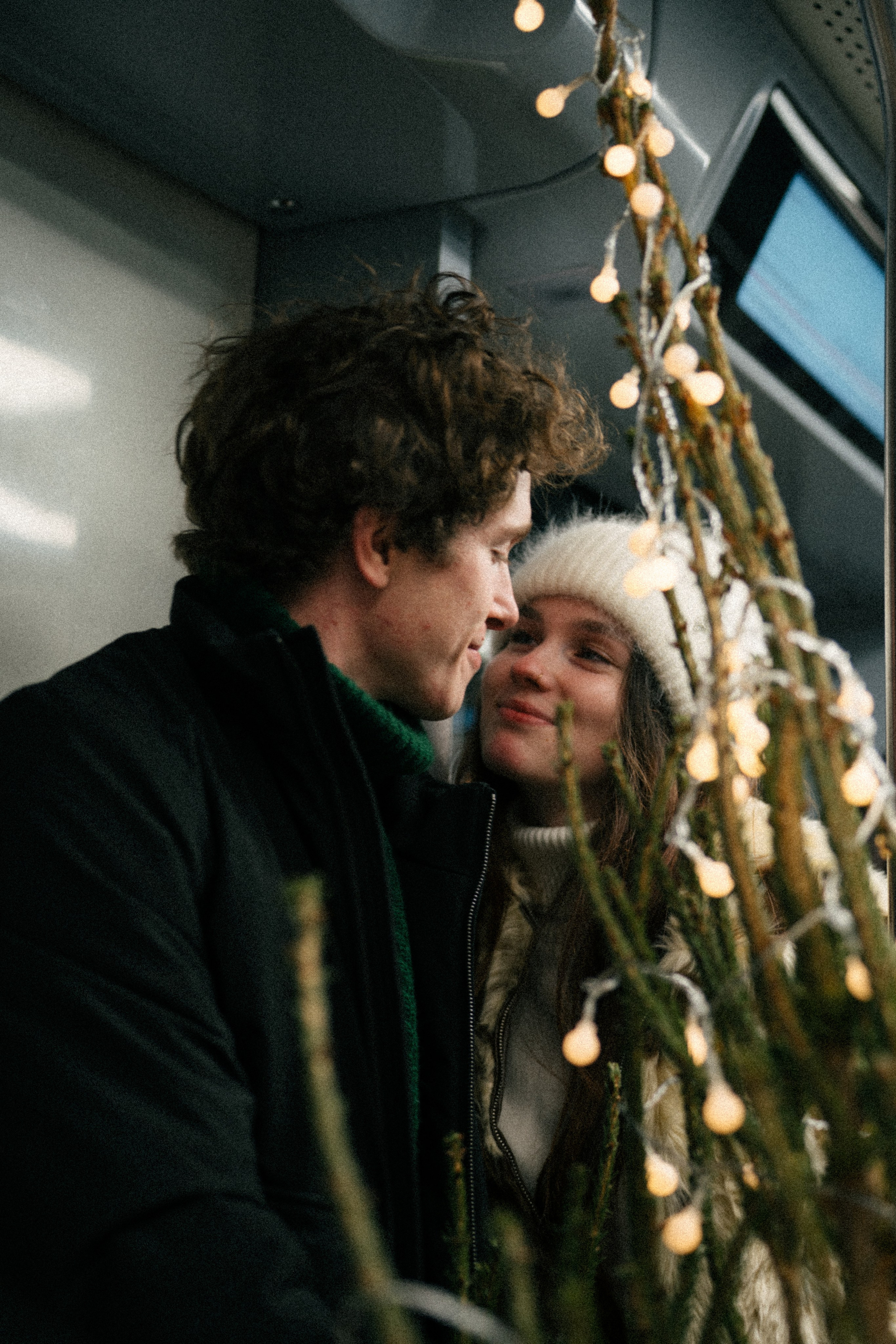 НОВОГОДНЯЯ ПРОГУЛКА ПАРЫ ПО ЧЕРНЫШЕВСКОЙ ПЕРЕД НОВЫМ ГОДОМ. Профессиональный фотограф, Санкт-Петербург — Виктория Богомолова