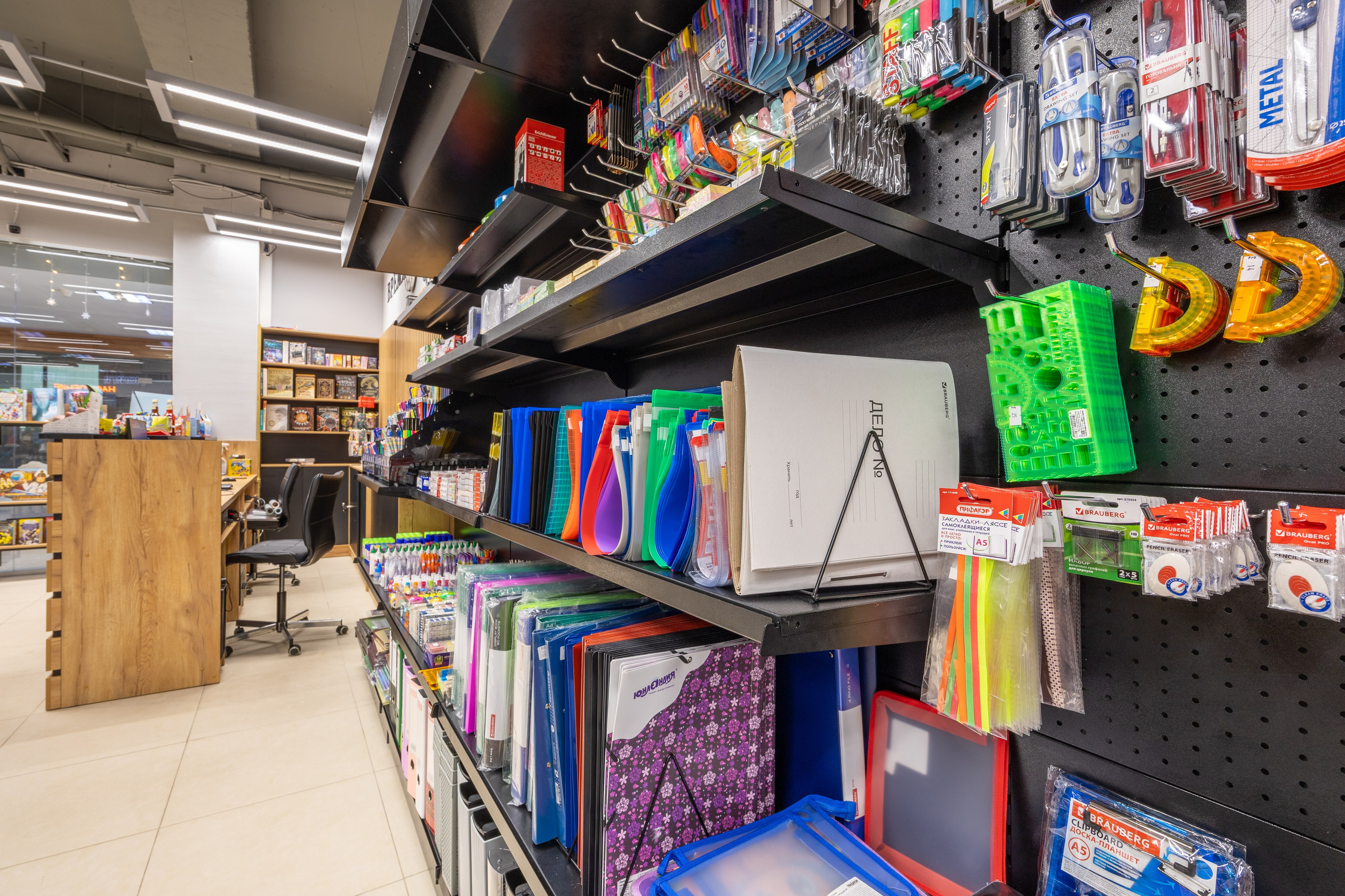 Съемка для производителя торгового оборудования в ТЦ «Серпантин». Интерьерный фотограф в Москве Сергей Чекмезов