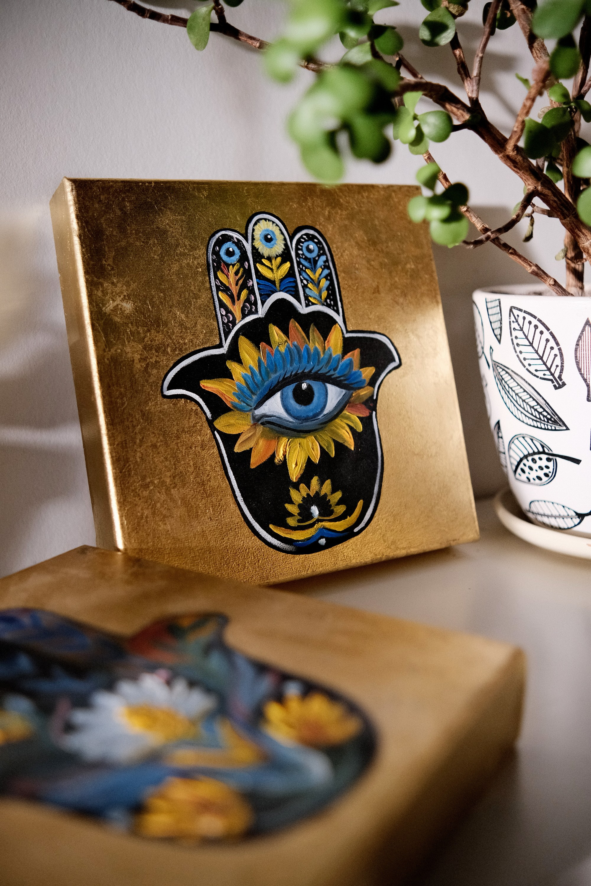 ЗОЛОТАЯ ХАМСА «ЗАЩИТА». Художник Анастасия Кисткина, Петербург