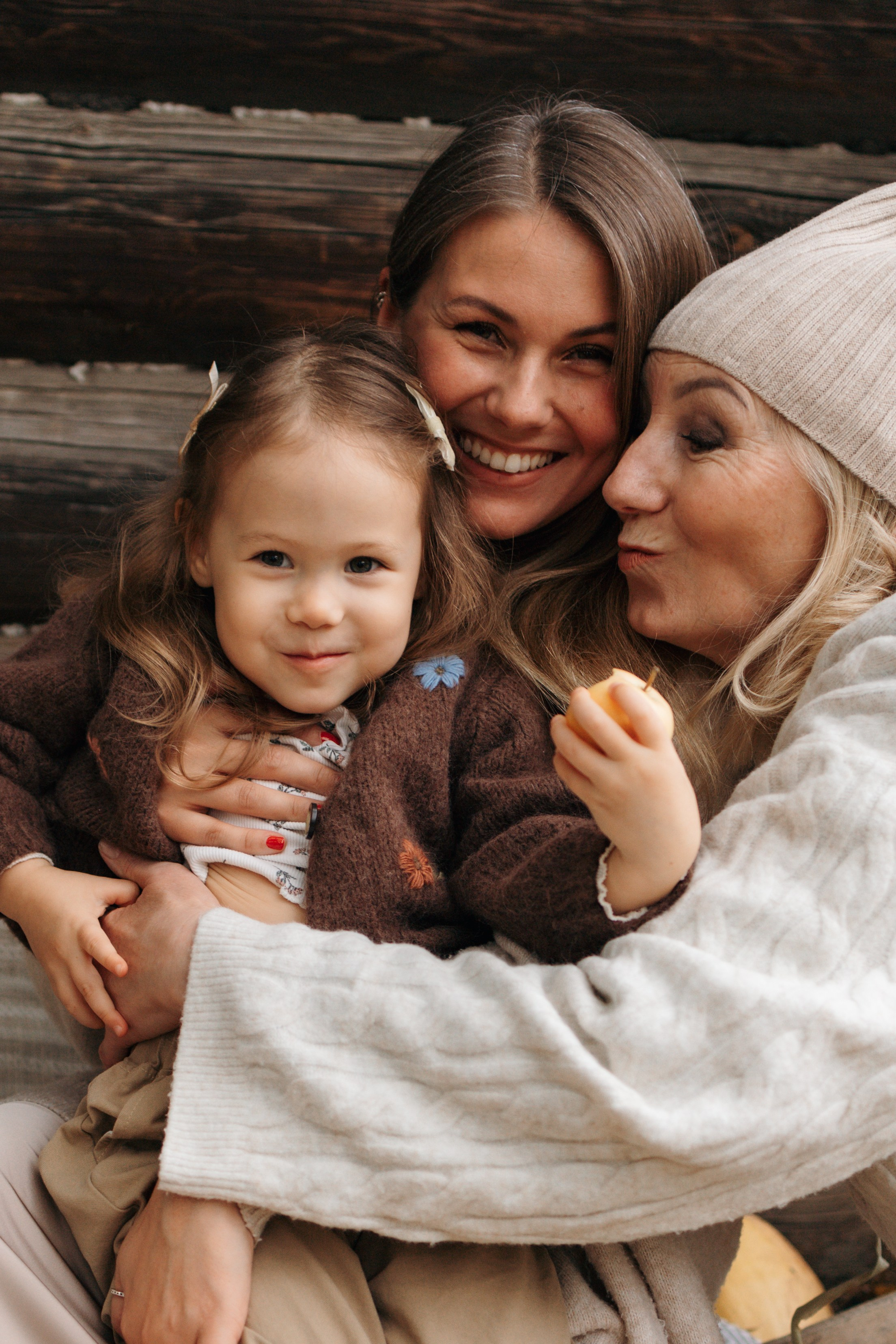 Осень в ладошках мамы. Ваш фотограф