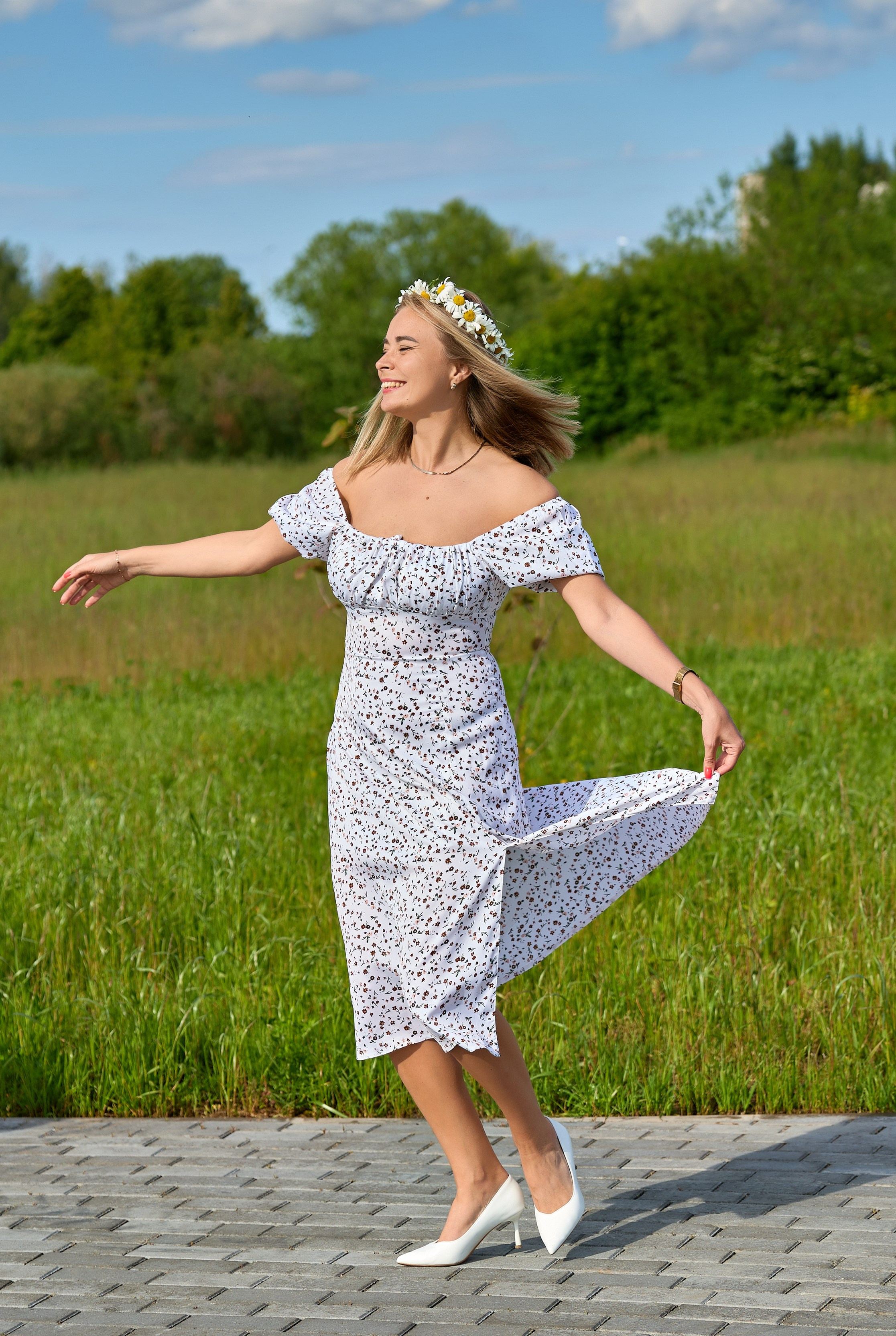 Летняя фотопрогулка. Мария, Татьяна, Евгения, Кристина и Александра. Фотограф Люся Воробьева