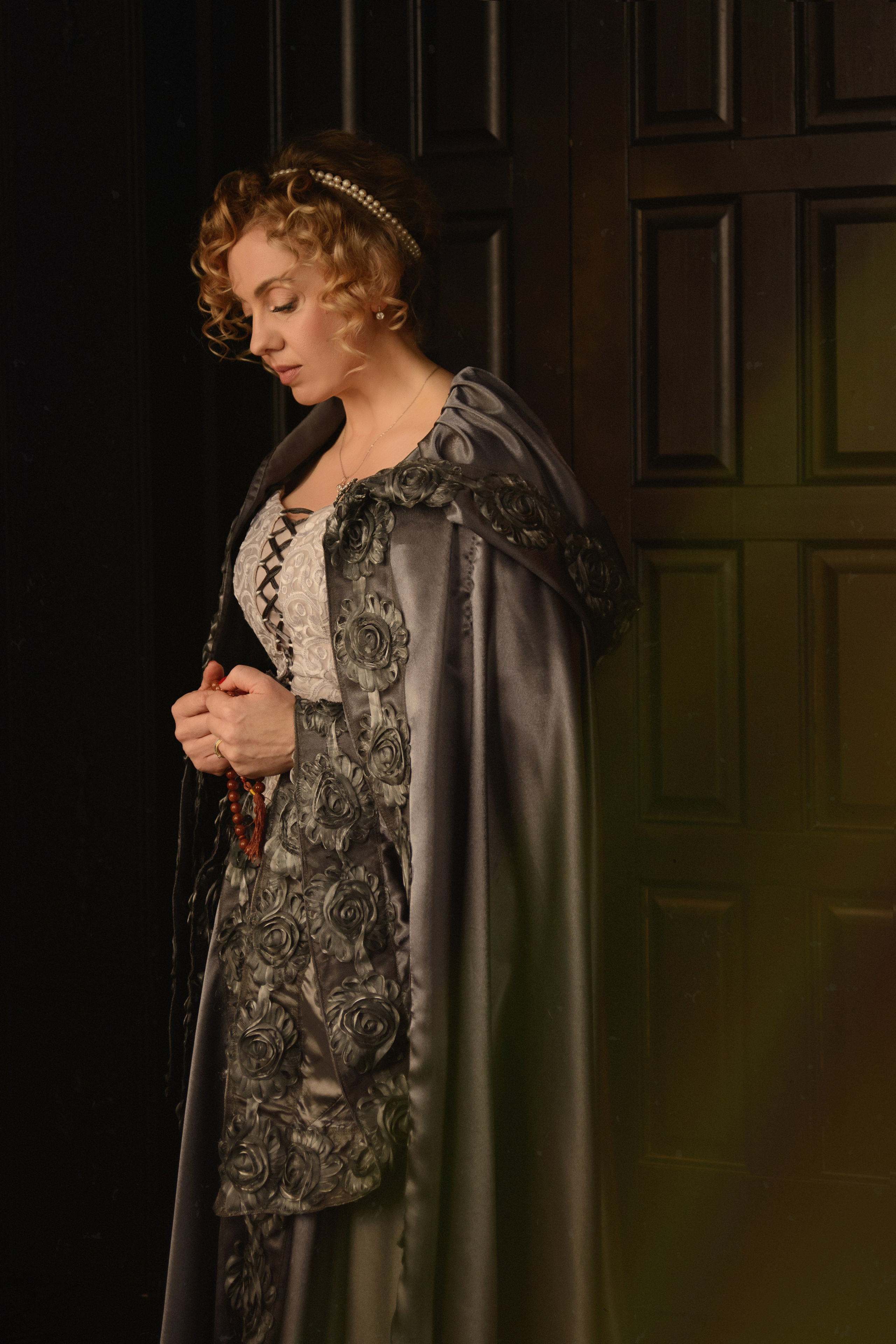 Фотосессия женщины в историческом костюме