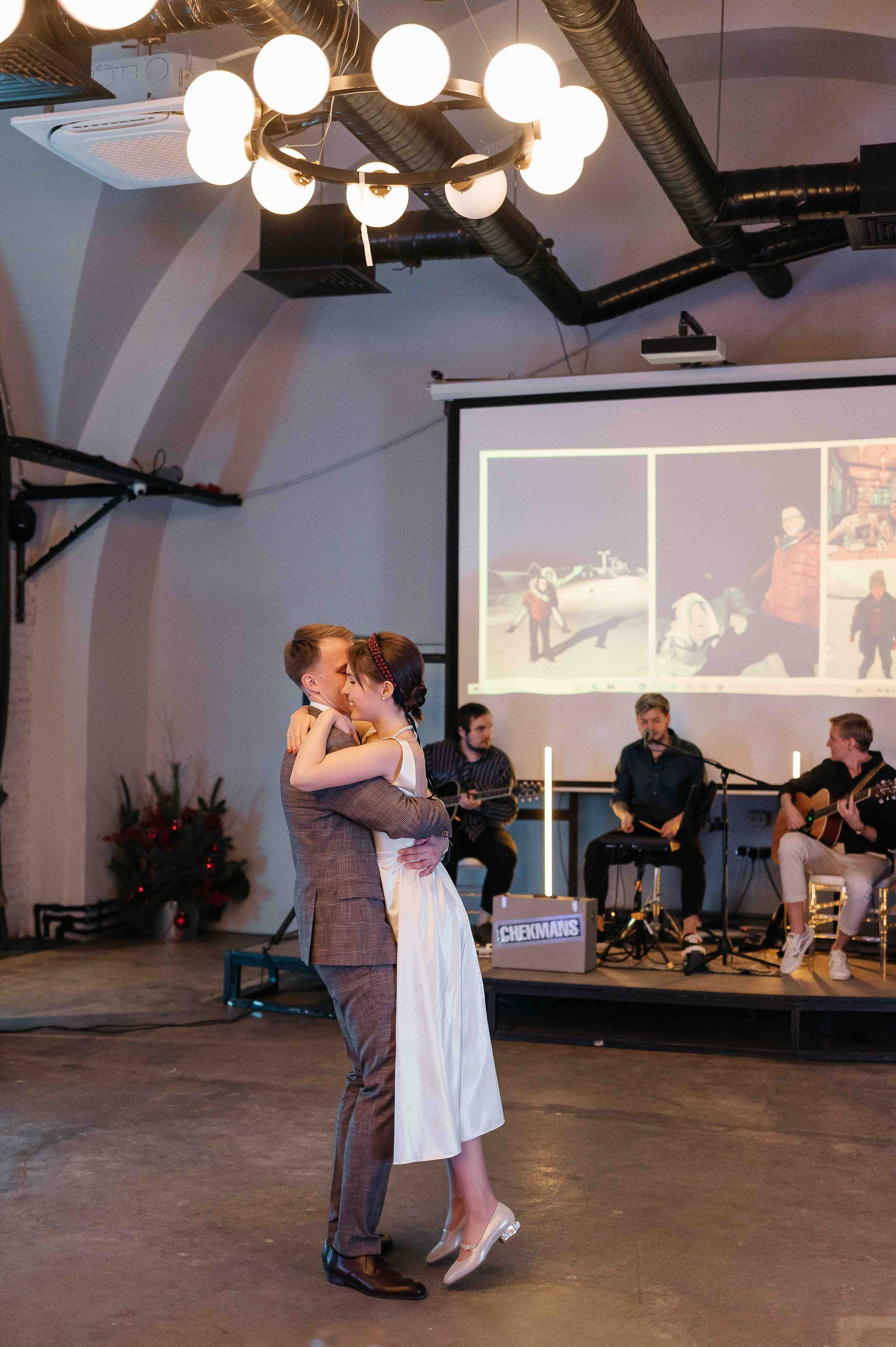 Утро невесты в гостинице. Свадебный и семейный фотограф в Котласе Никита Попов