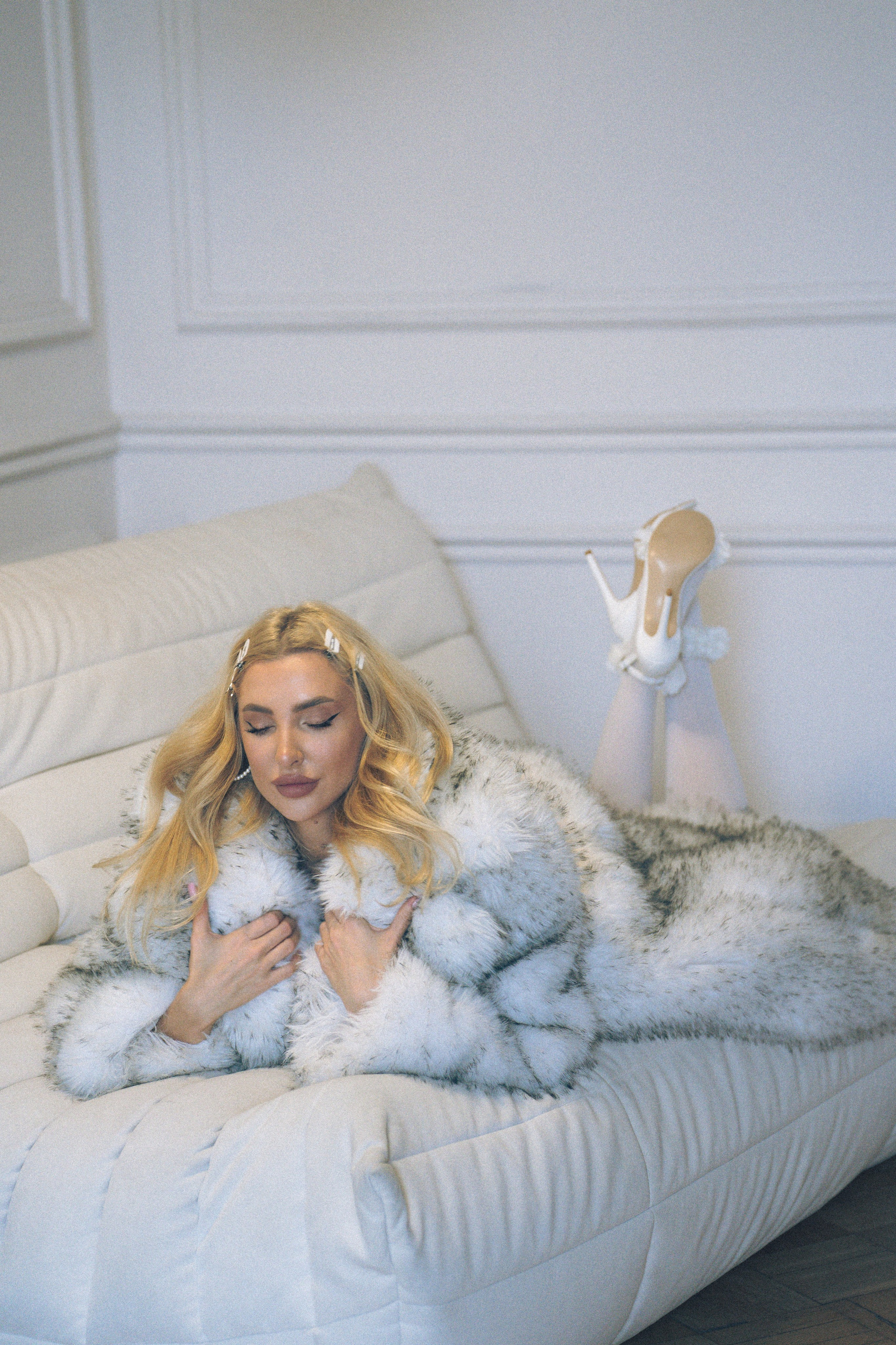 МИНИМАЛИЗМ В СТУДИИ НА ЧЕРНЫШЕВСКОЙ В СТУДИИ С БАЛКОНОМ. Профессиональный фотограф, Санкт-Петербург — Виктория Богомолова