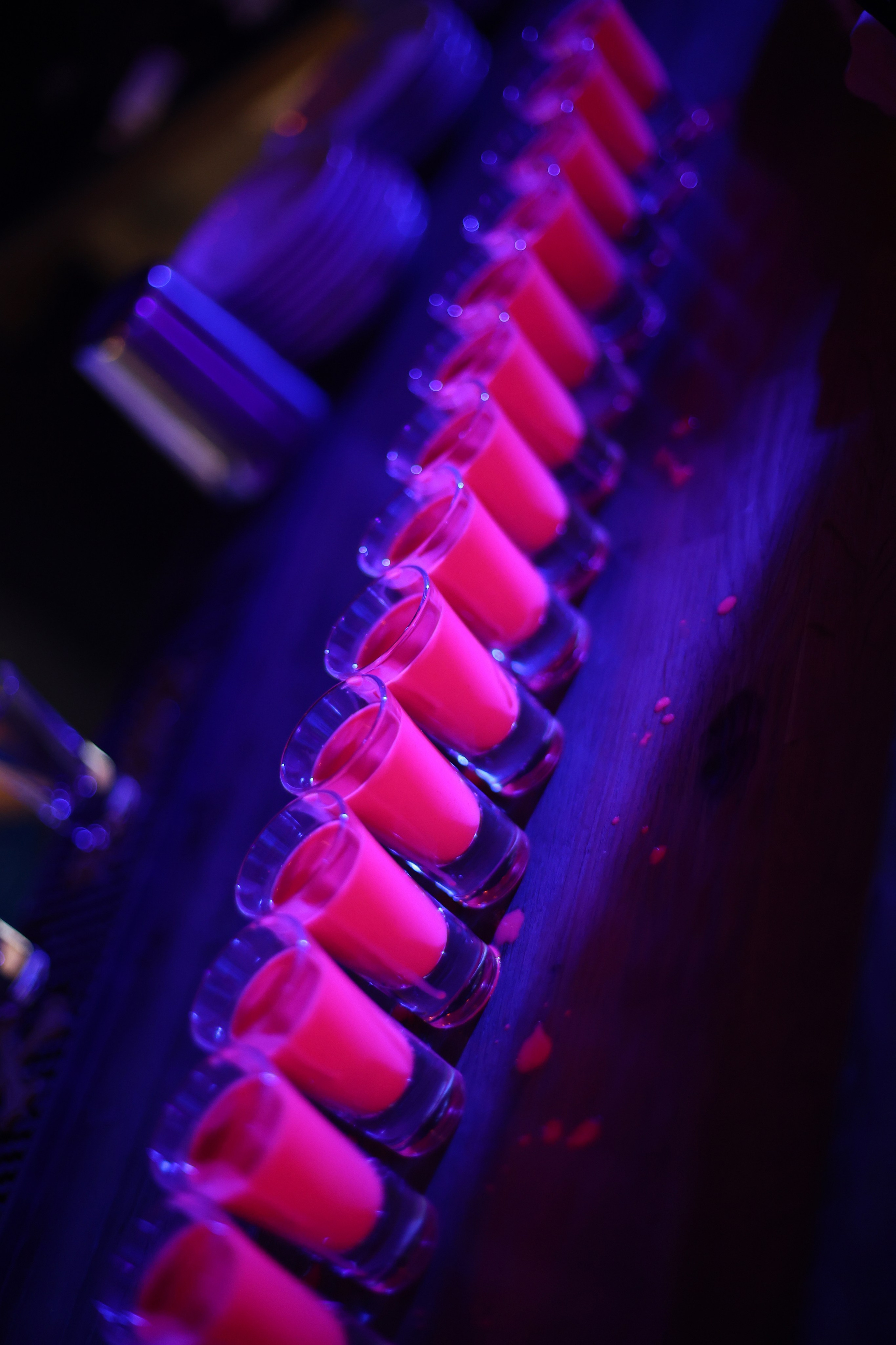 Neon Party 01.08.25. Мята Спортивная — Кальянная, караоке, бар в Минске