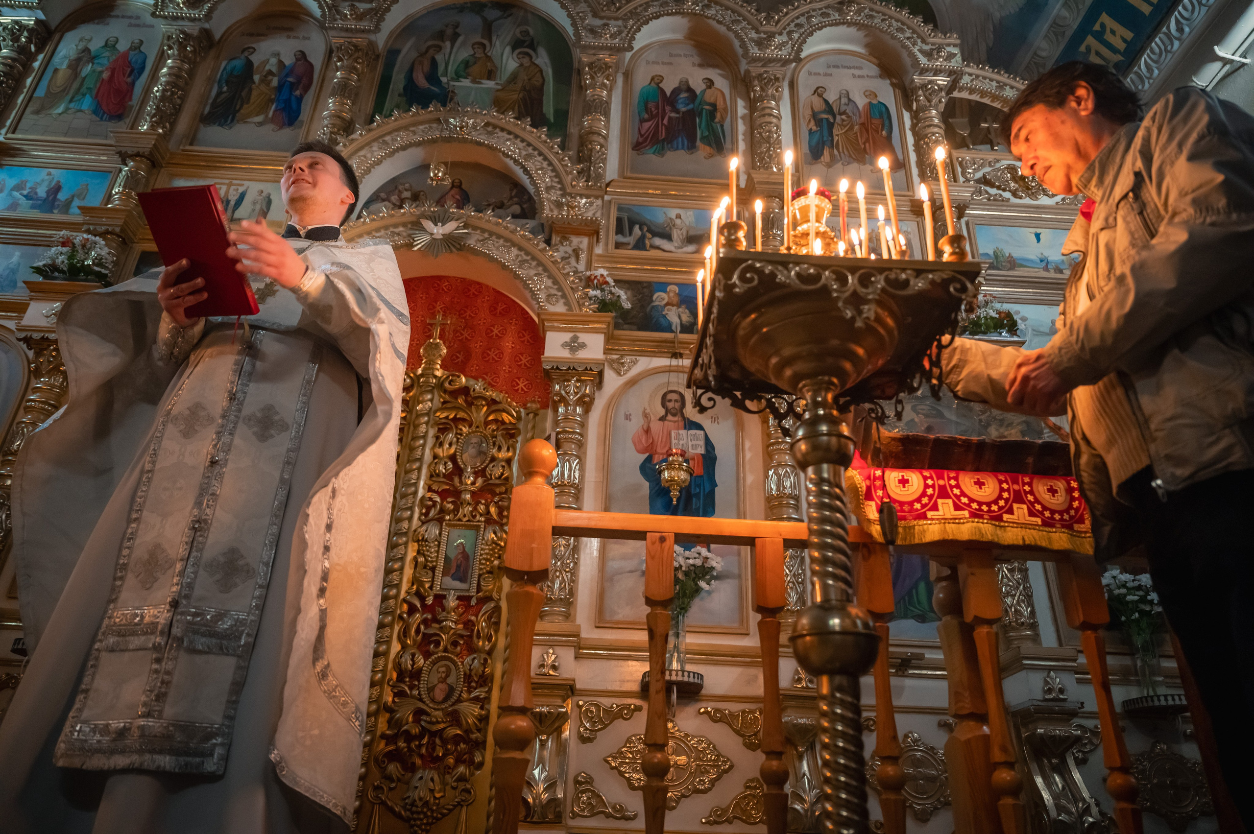 Светлое Христово Воскресение, Пасха — Храм свт. Николая Чудотворца, г. Зерноград. Антон и Татьяна Денисенко — В храме