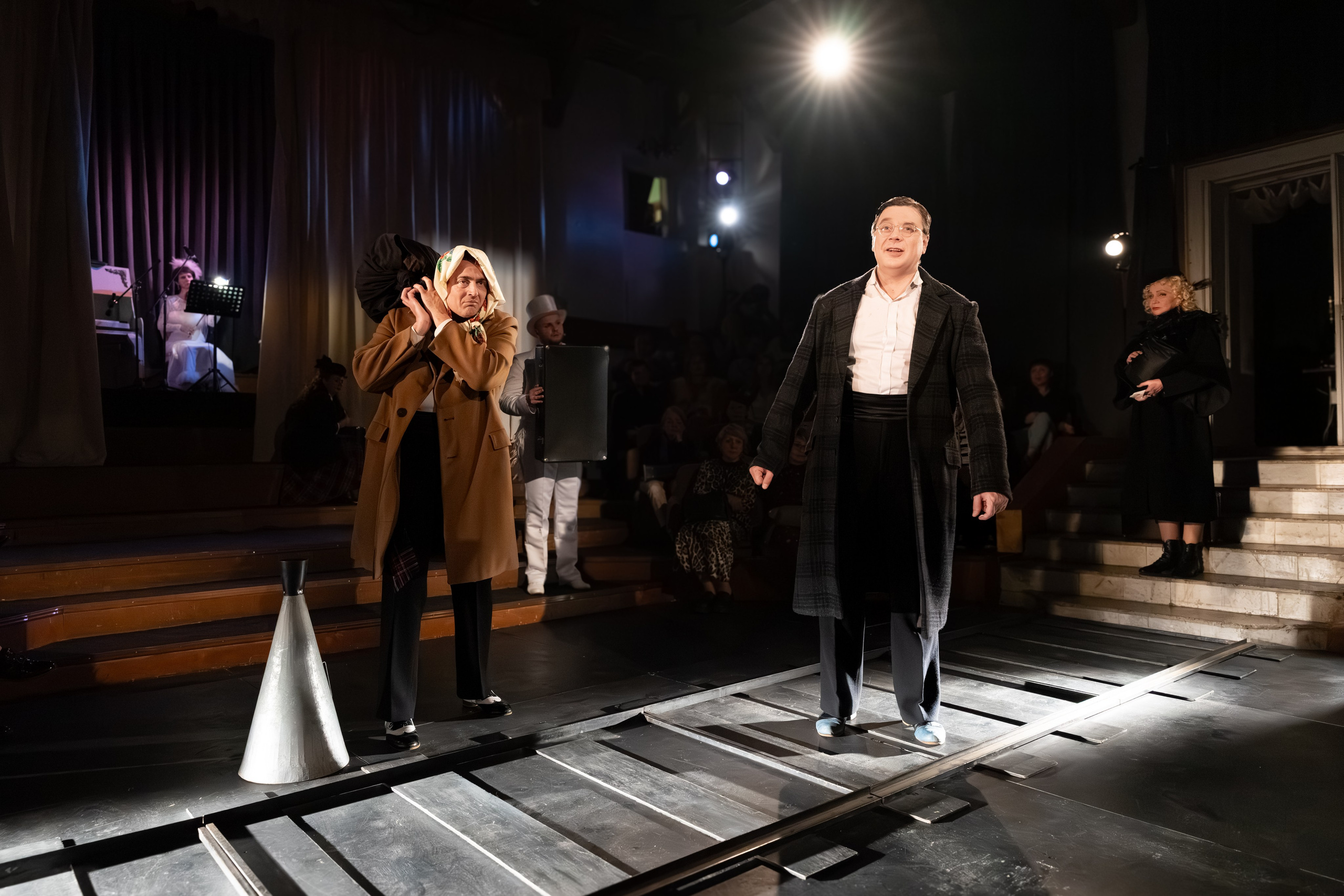 Театр Сфера: Гнездо перелётных птиц (100-й спекталь). Сайт фотографа Сергея Абрамова