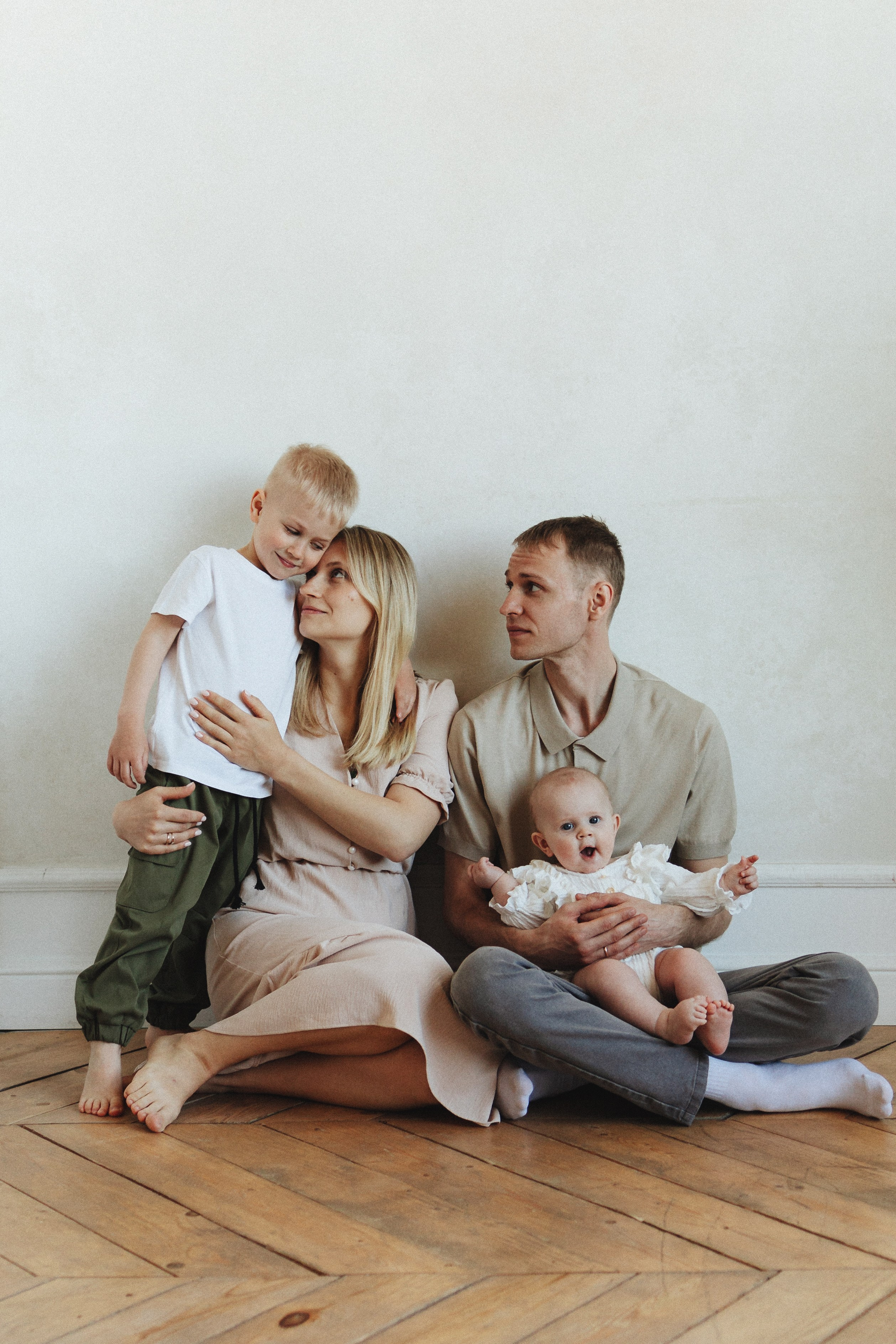 СЕМЬЯ студийная. СЕМЕЙНЫЙ фотограф Краснодар Анастасия Михайлова