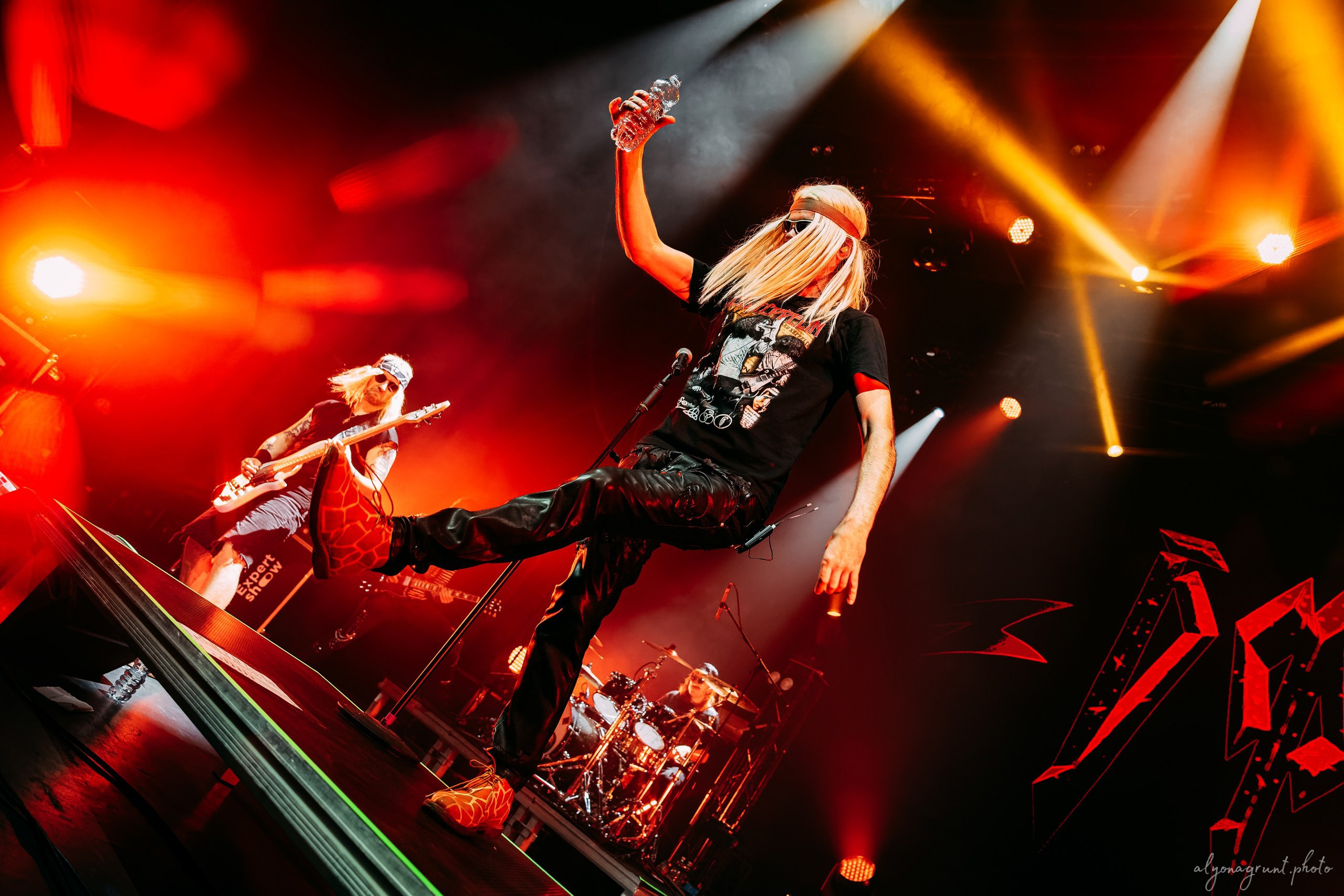 Багровый Фантомас, фоторепортаж, СПб, BASE, 14.12.2025. Алена Адрианова: фотограф в Санкт-Петербурге