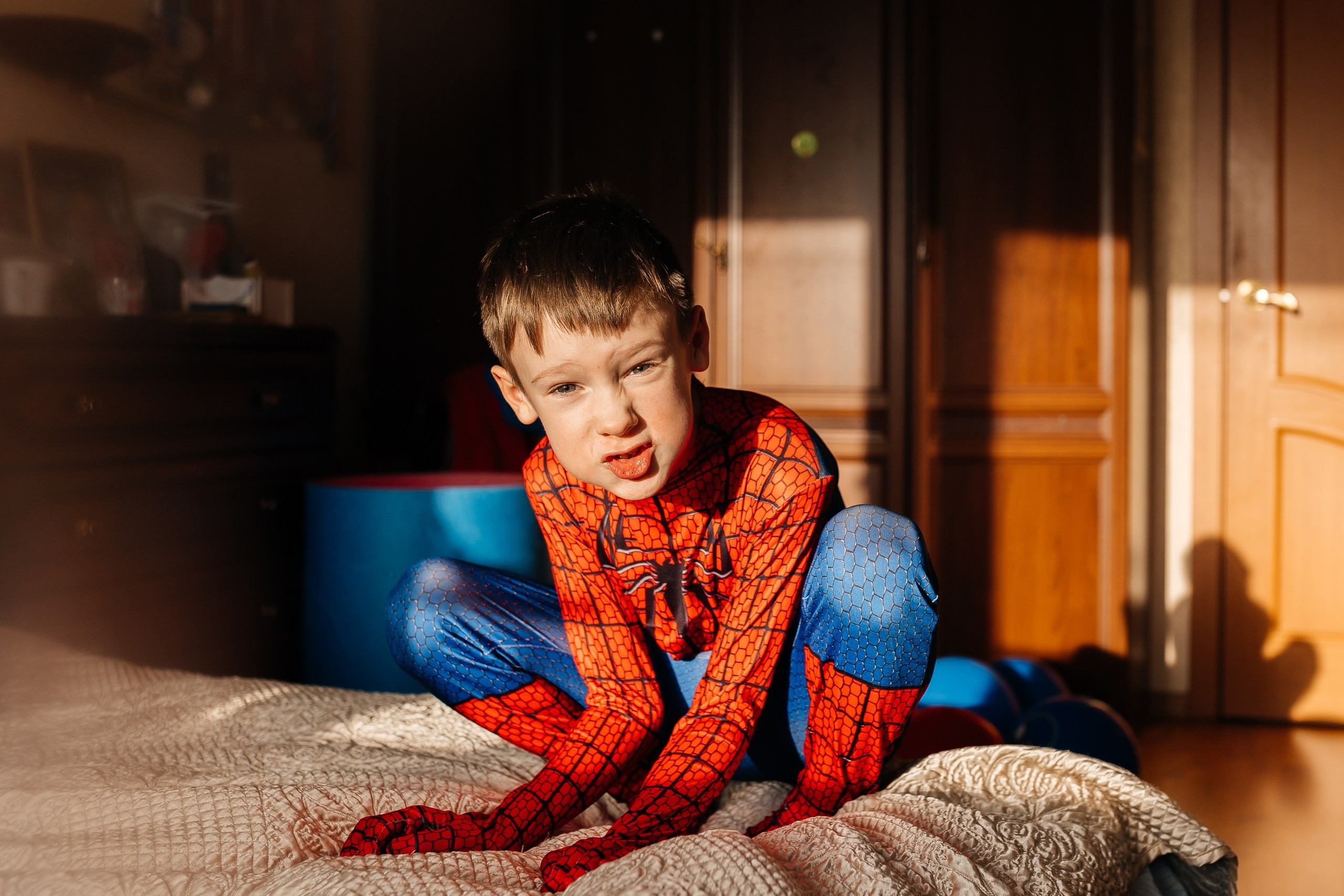 Мальчик, кот и Человек-паук. Семейный фотограф в Москве Марина Аргунова