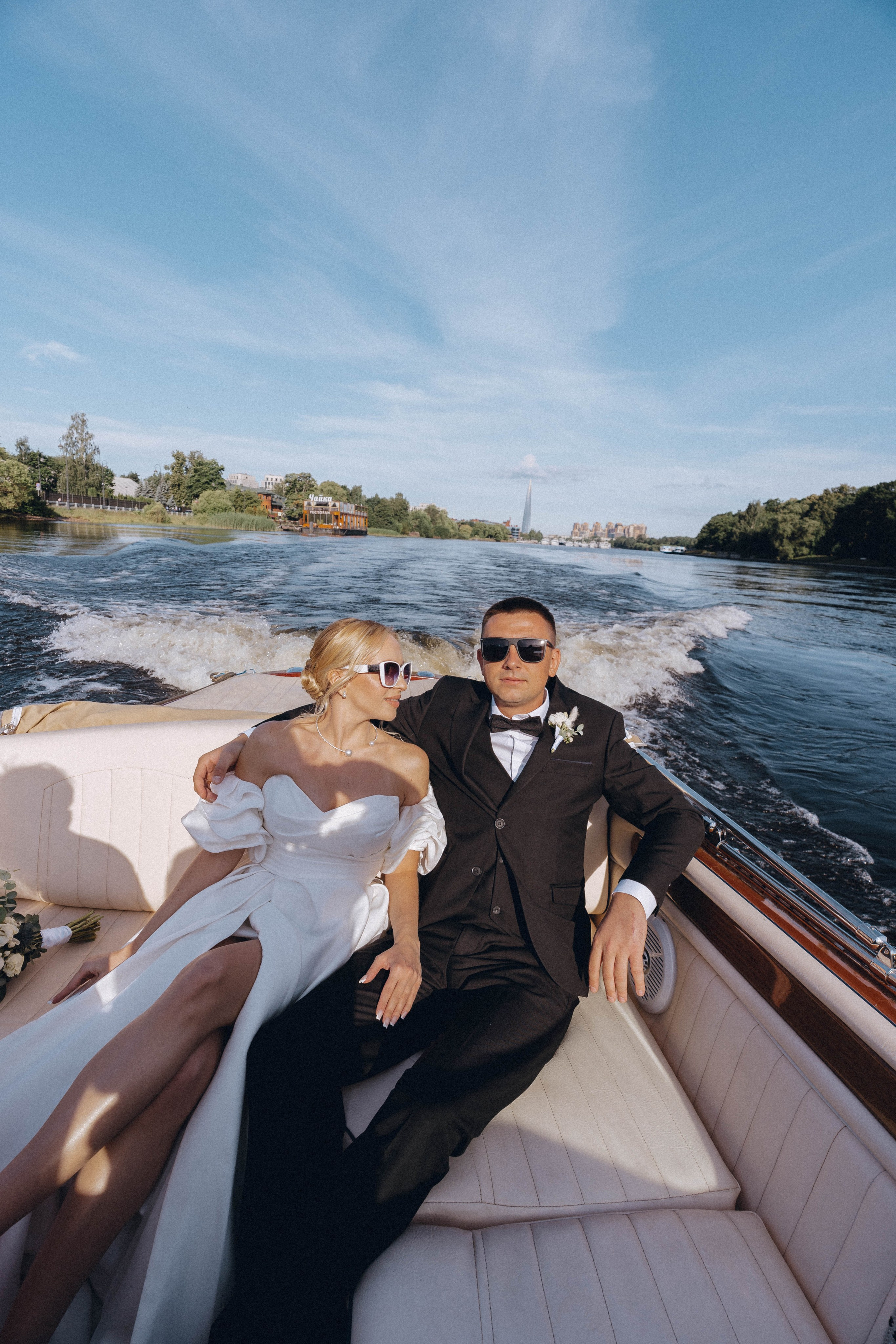 СВАДЕНБНАЯ СЬЕМКА НА КАТЕРЕ ПО КАНАЛАМ САНКТ-ПЕТЕРБУРГА И В АКВАТОРИИ НЕВЫ. Профессиональный фотограф, Санкт-Петербург — Виктория Богомолова