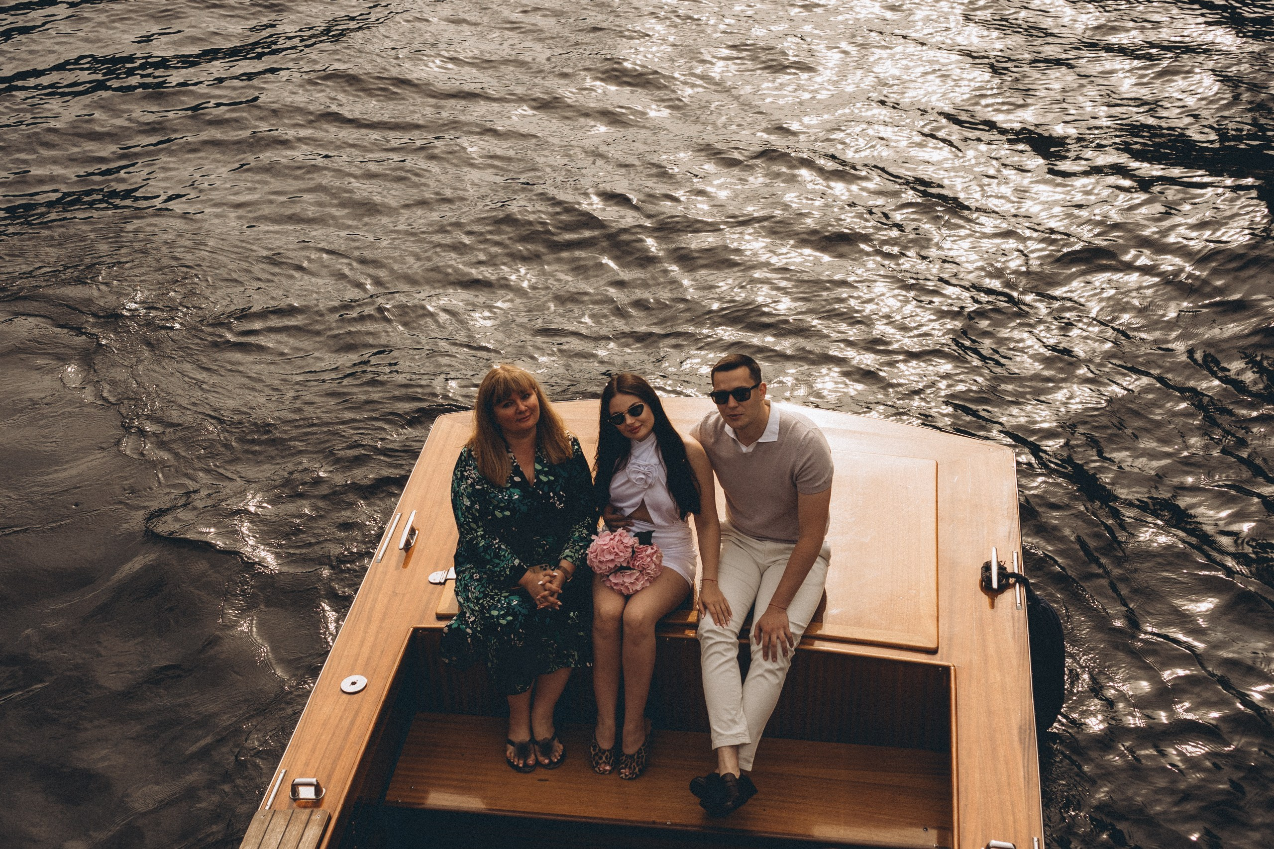 СВАДЕНБНАЯ СЬЕМКА НА КАТЕРЕ ПО КАНАЛАМ САНКТ-ПЕТЕРБУРГА И В АКВАТОРИИ НЕВЫ. Профессиональный фотограф, Санкт-Петербург — Виктория Богомолова