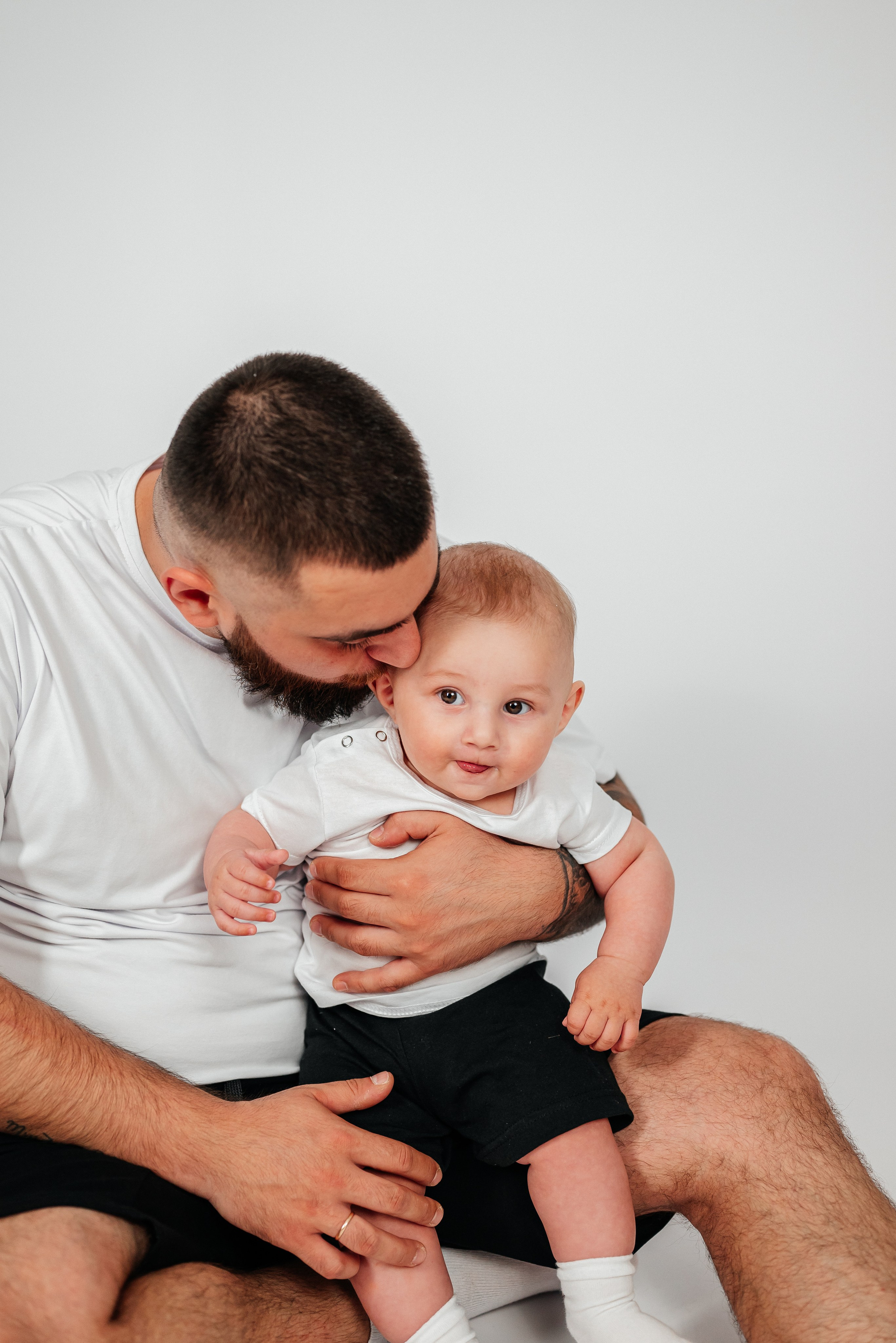 На белом фоне. Семейный фотограф в Краснодаре