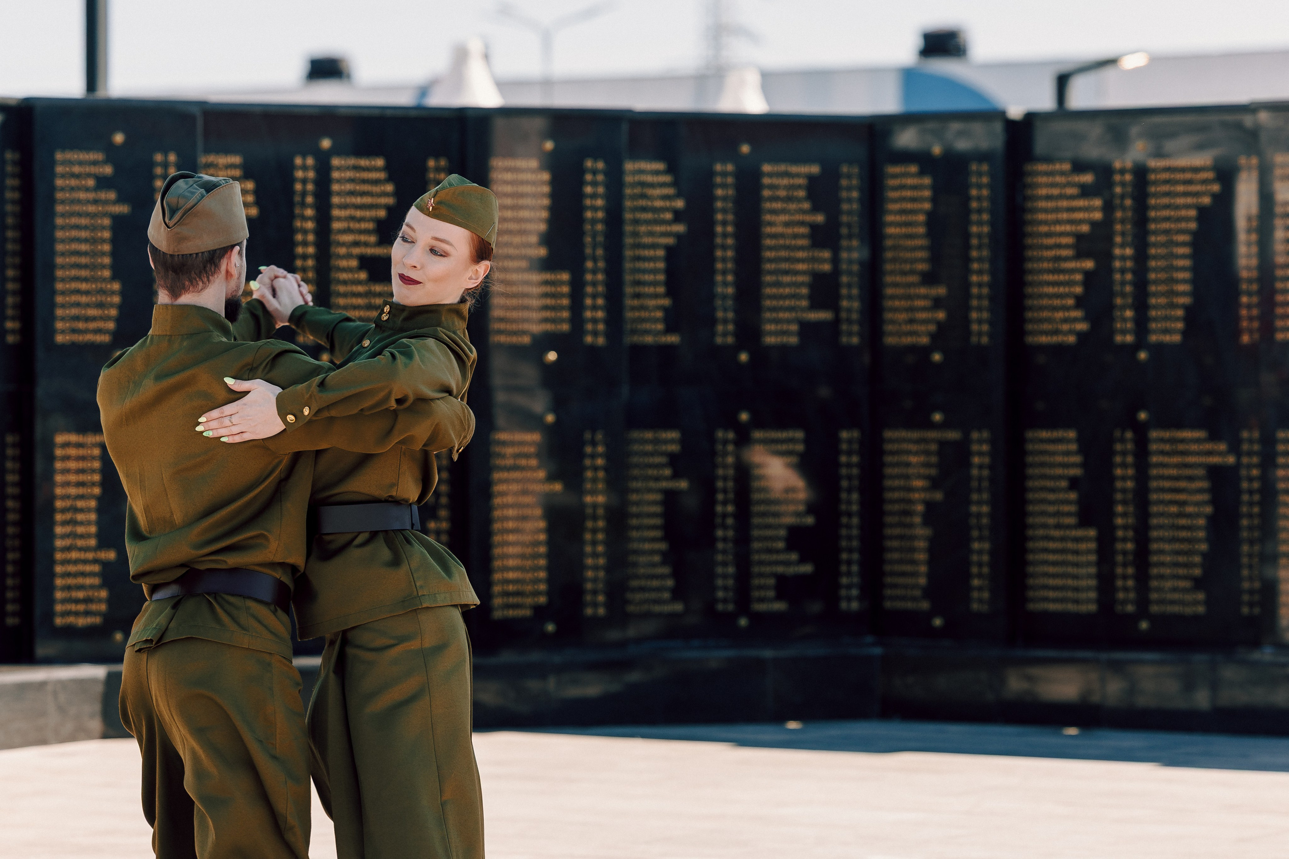 Торжественный митинг, посвящённый открытию Мемориала Славы воинам-новотрубникам. Лёшка Варзегов — фотограф