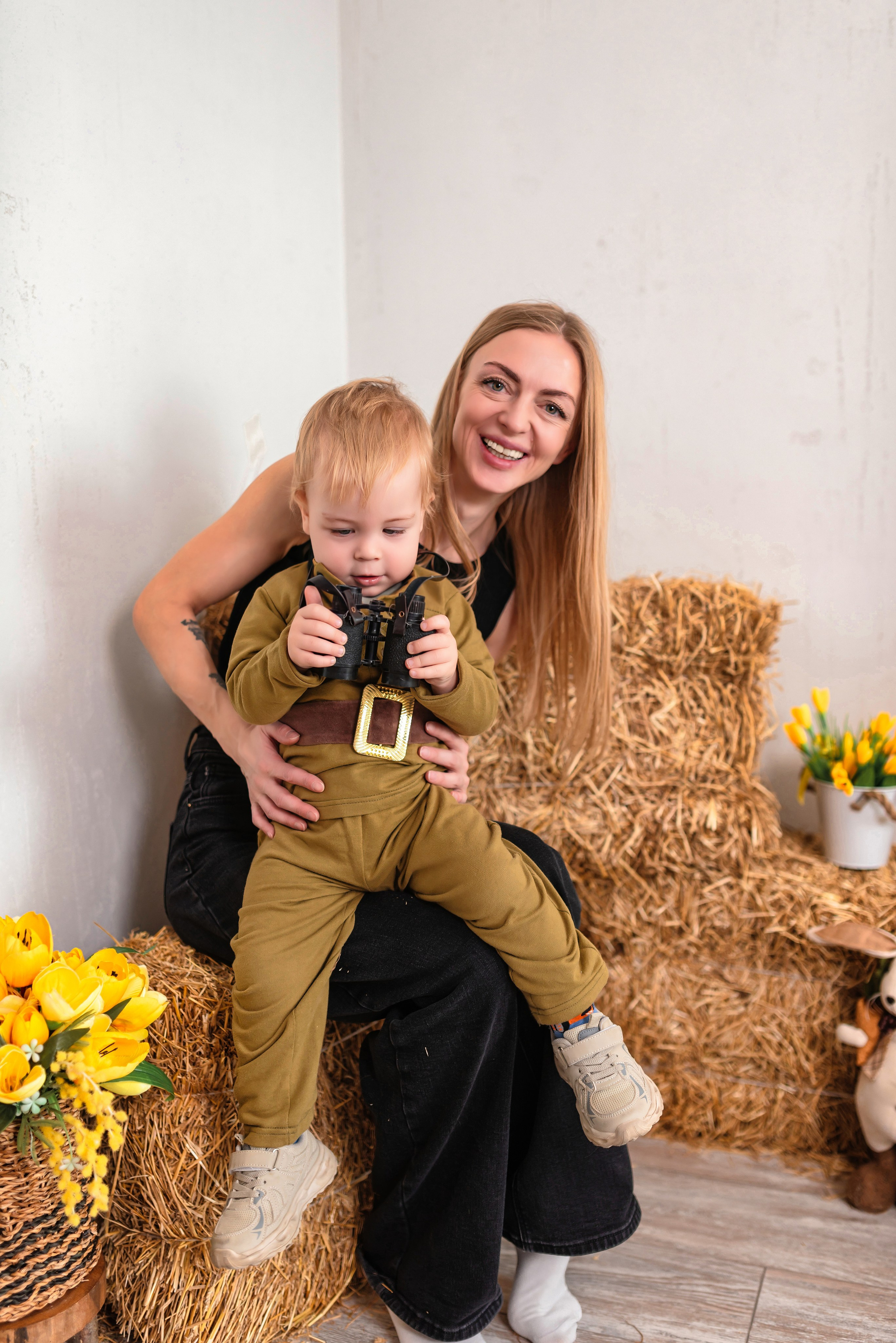 Детская фотосессия для детей к 9 мая в Иркутске в костюмах в военной форме