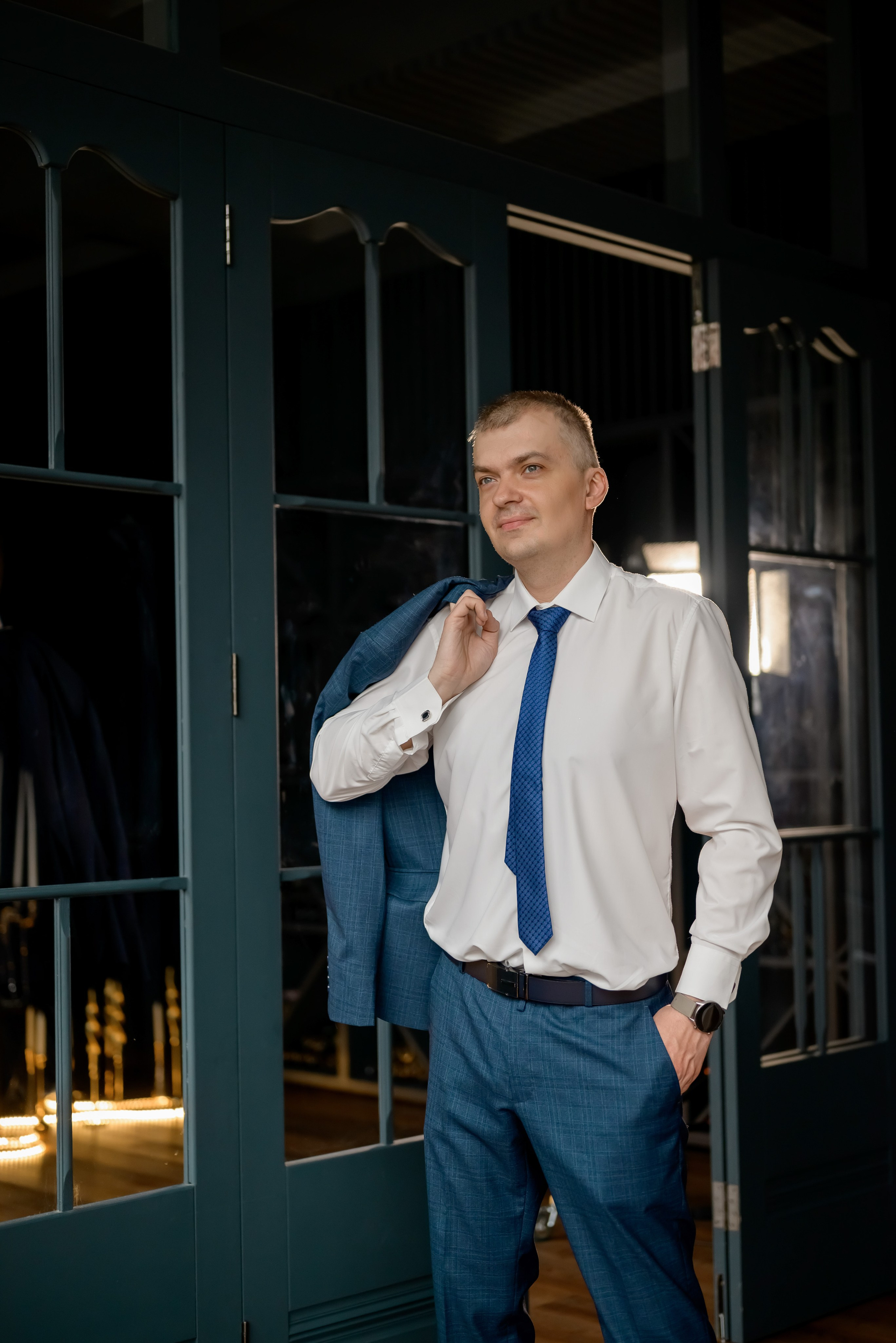 Свадебная фотосессия в синем зале. Юлия Басня семейный и свадебный фотограф в Донецке